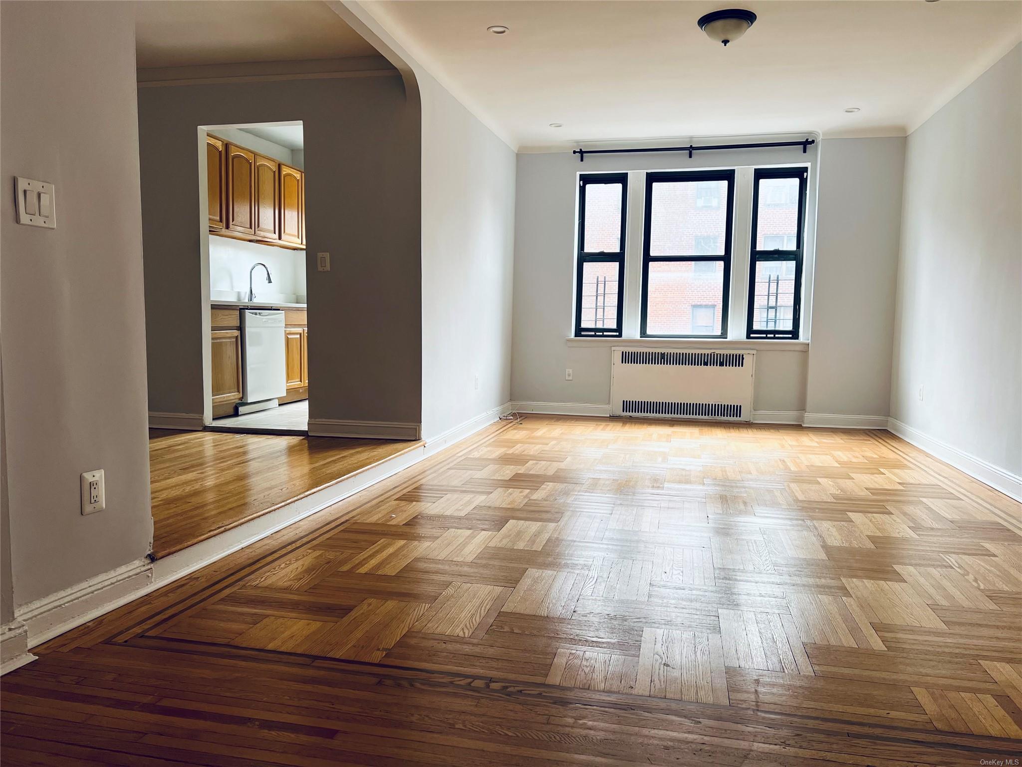 Condo in New York - 35th  Queens, NY 11372