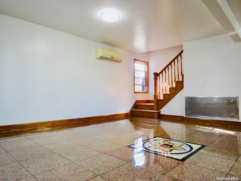 Single Family 195th  Queens, NY 11358, MLS-L3590290-4