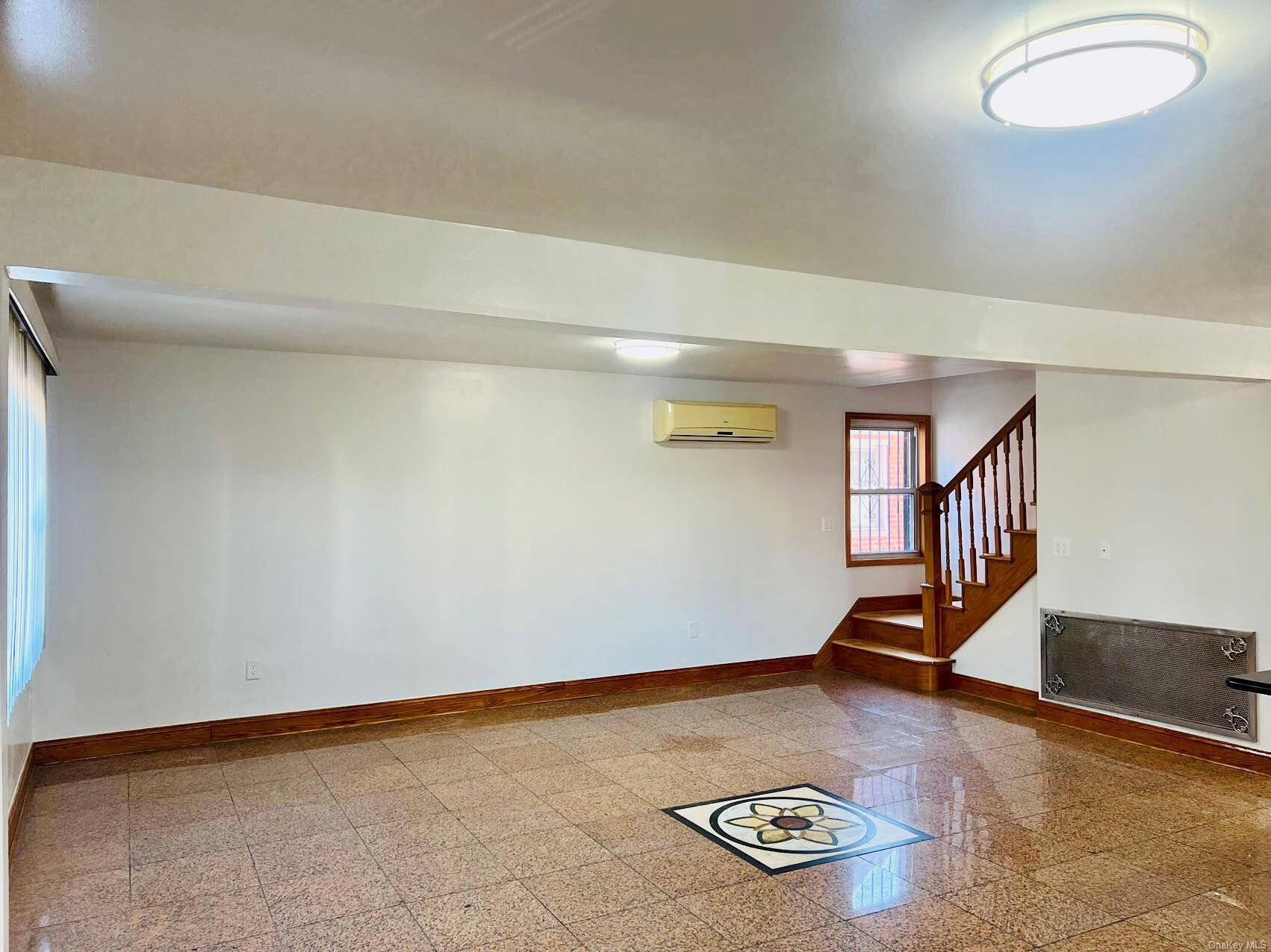 Single Family 195th  Queens, NY 11358, MLS-L3590290-8