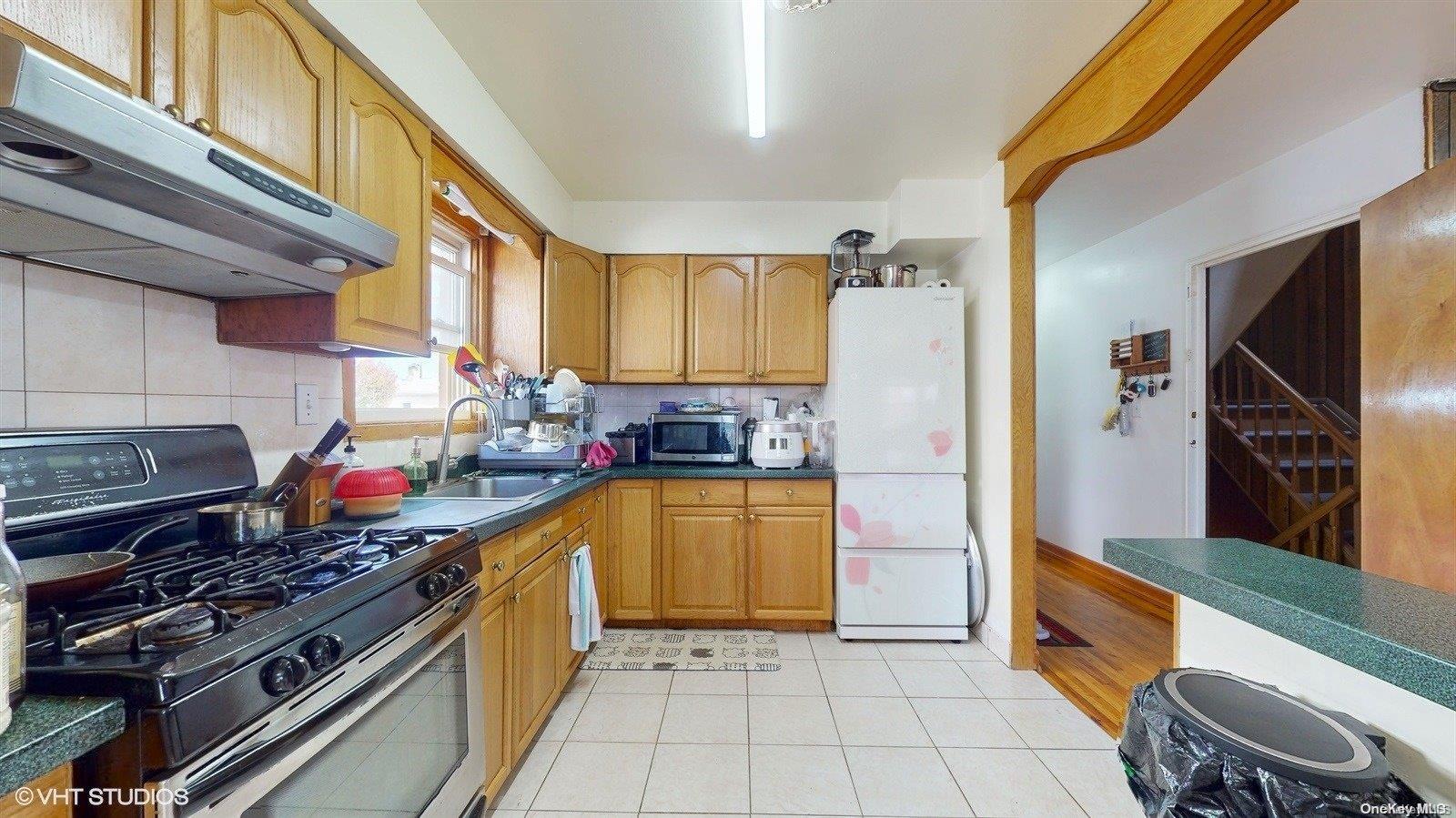 Single Family 72nd  Queens, NY 11378, MLS-L3590427-19