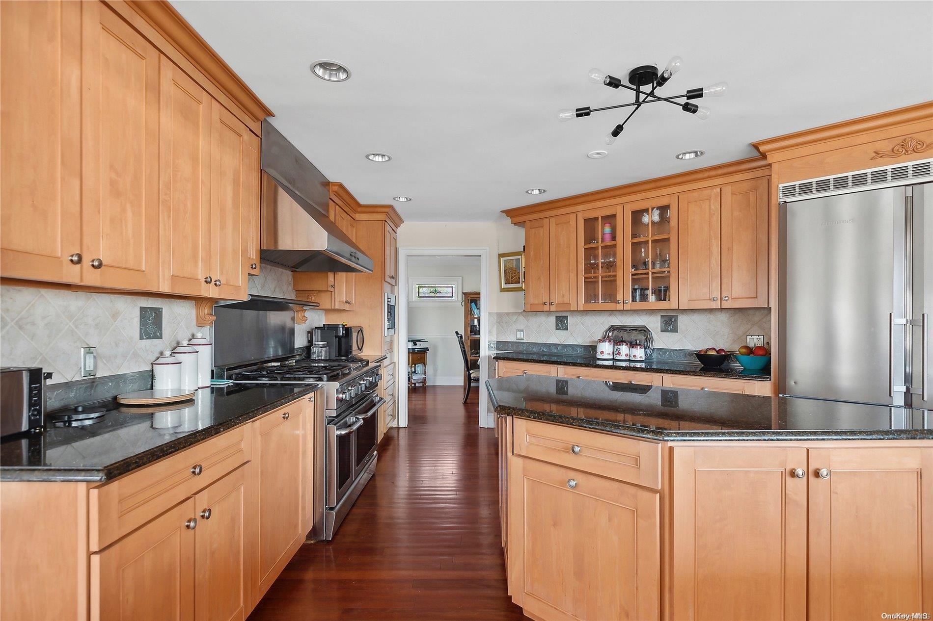 Single Family Quebec  Nassau County, NY 11558, MLS-L3590436-13