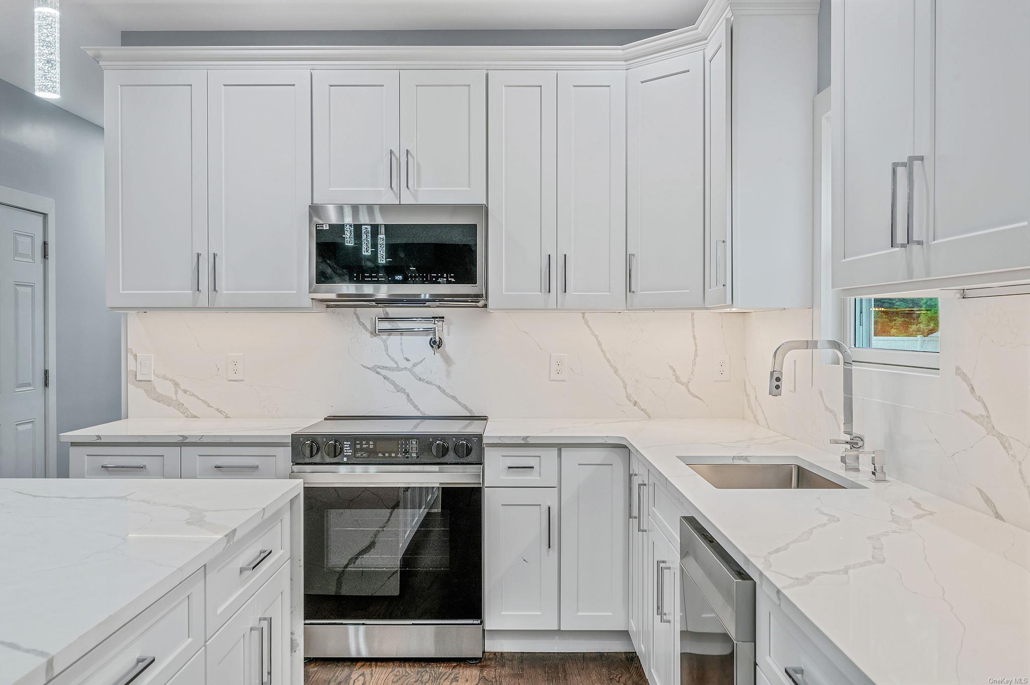 Single Family Walter  Suffolk County, NY 11788, MLS-L3590441-13