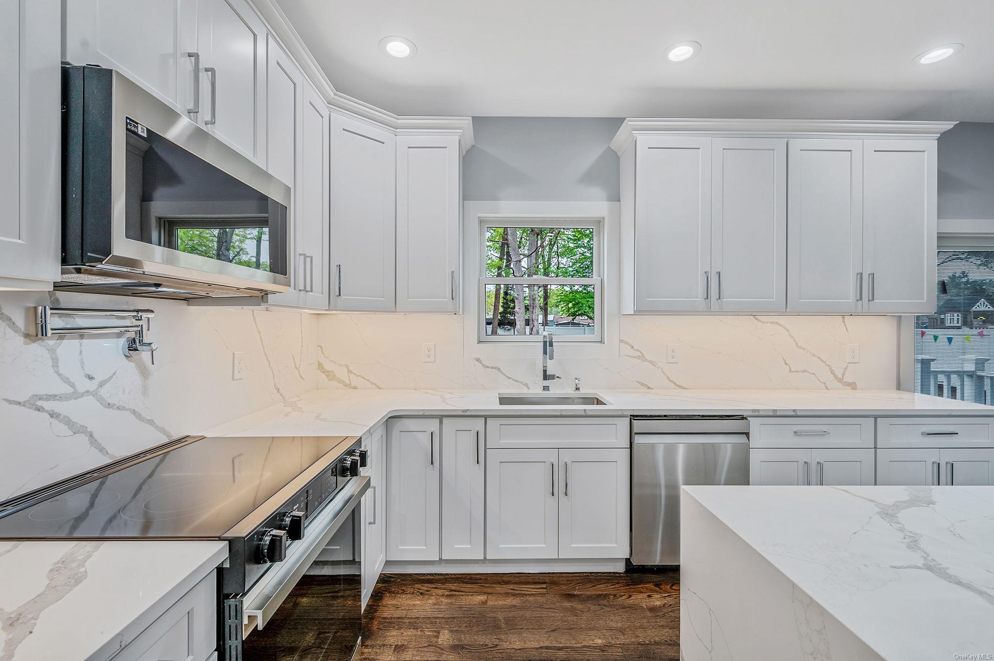 Single Family Walter  Suffolk County, NY 11788, MLS-L3590441-14