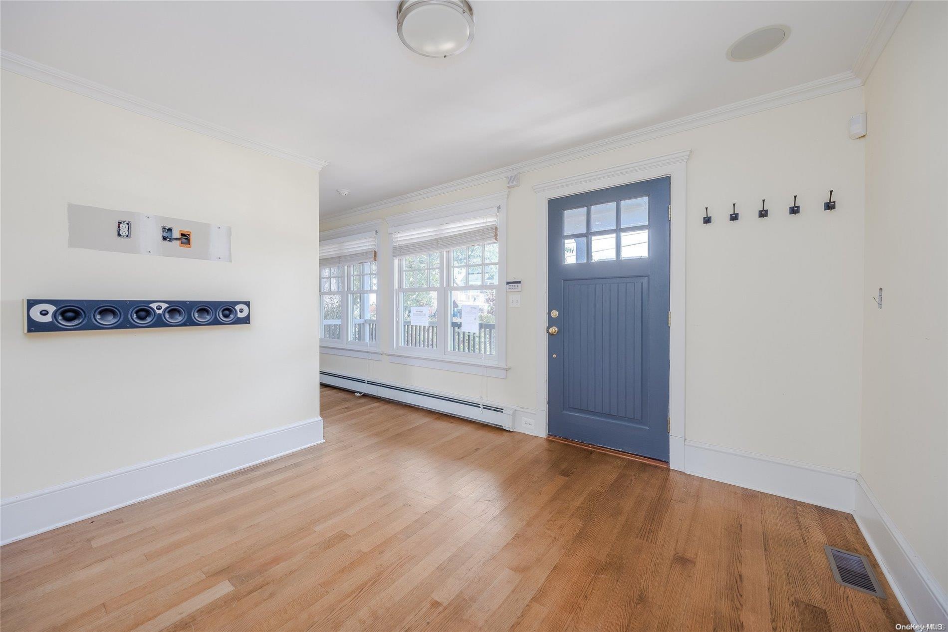 Single Family East  Suffolk County, NY 11726, MLS-L3590666-11