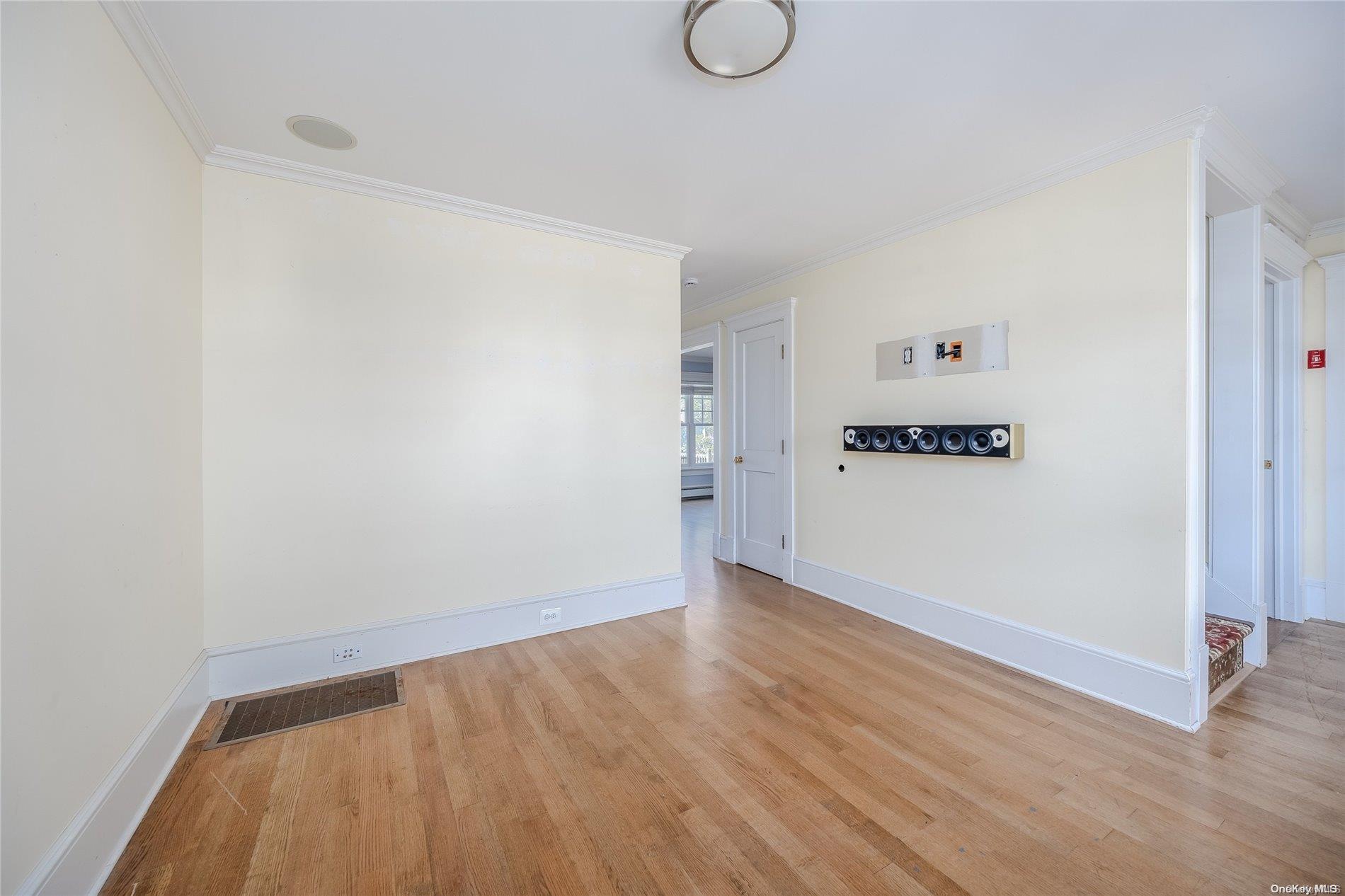 Single Family East  Suffolk County, NY 11726, MLS-L3590666-13