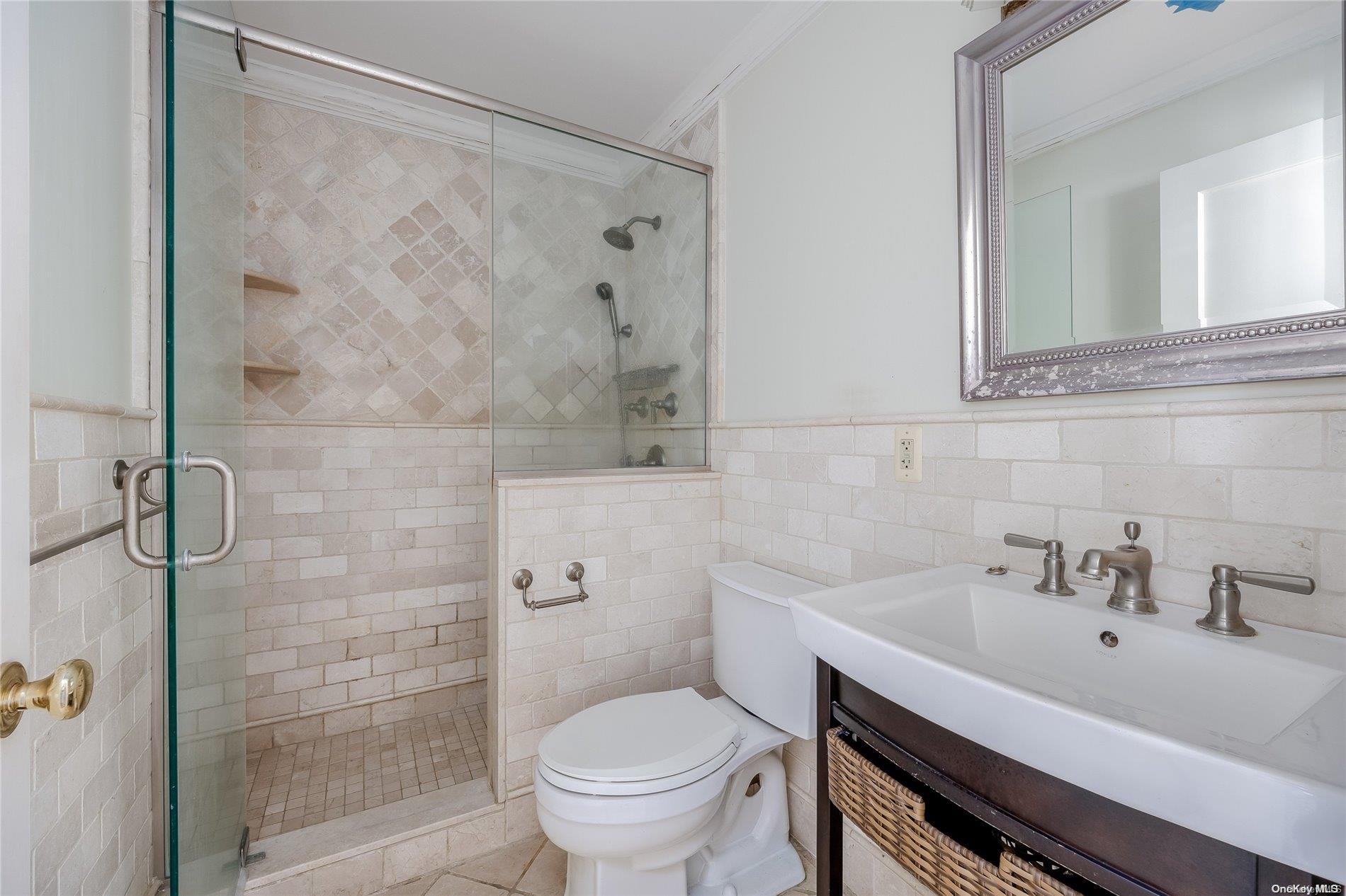 Single Family East  Suffolk County, NY 11726, MLS-L3590666-16