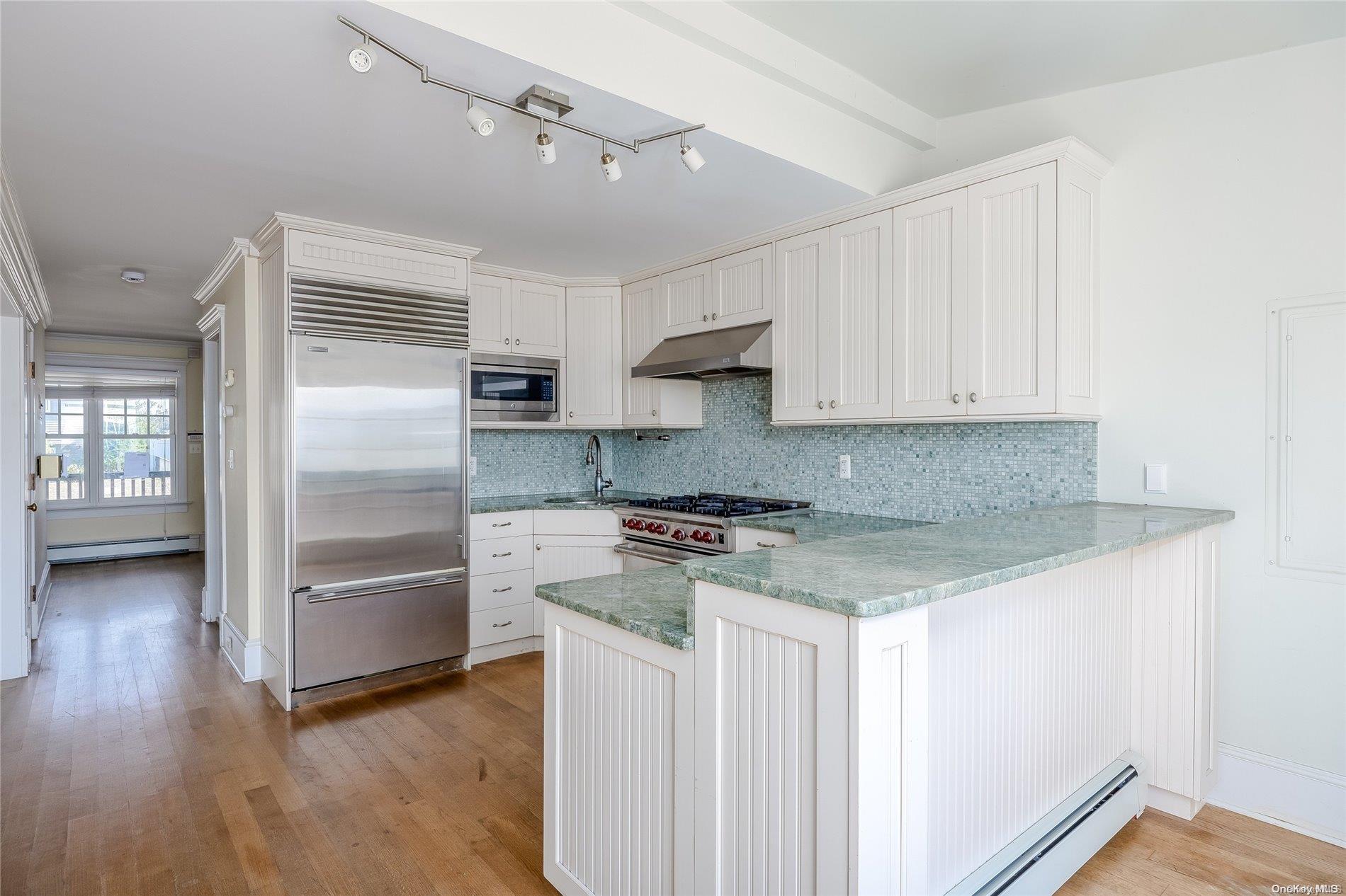 Single Family East  Suffolk County, NY 11726, MLS-L3590666-21