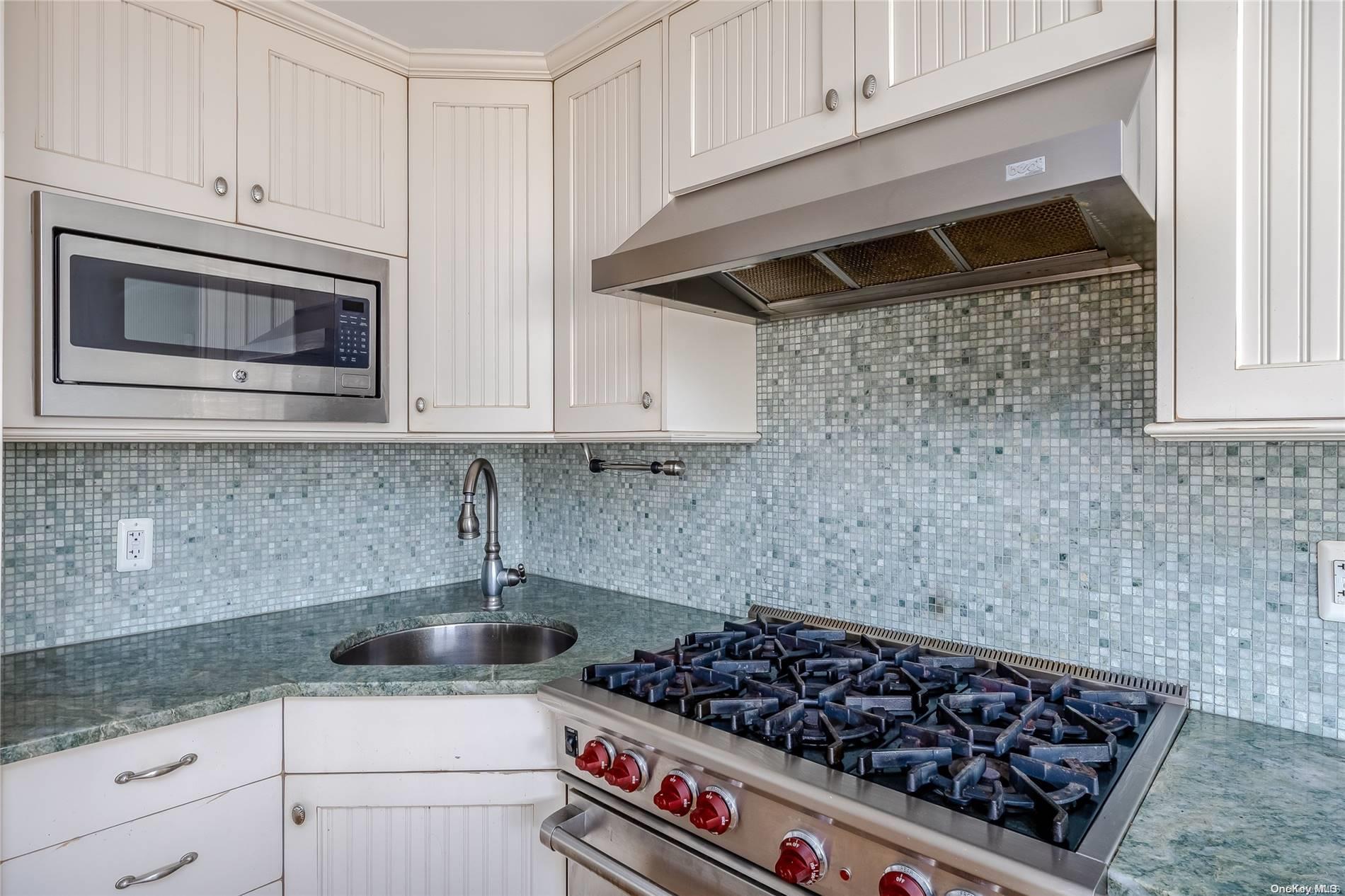 Single Family East  Suffolk County, NY 11726, MLS-L3590666-24