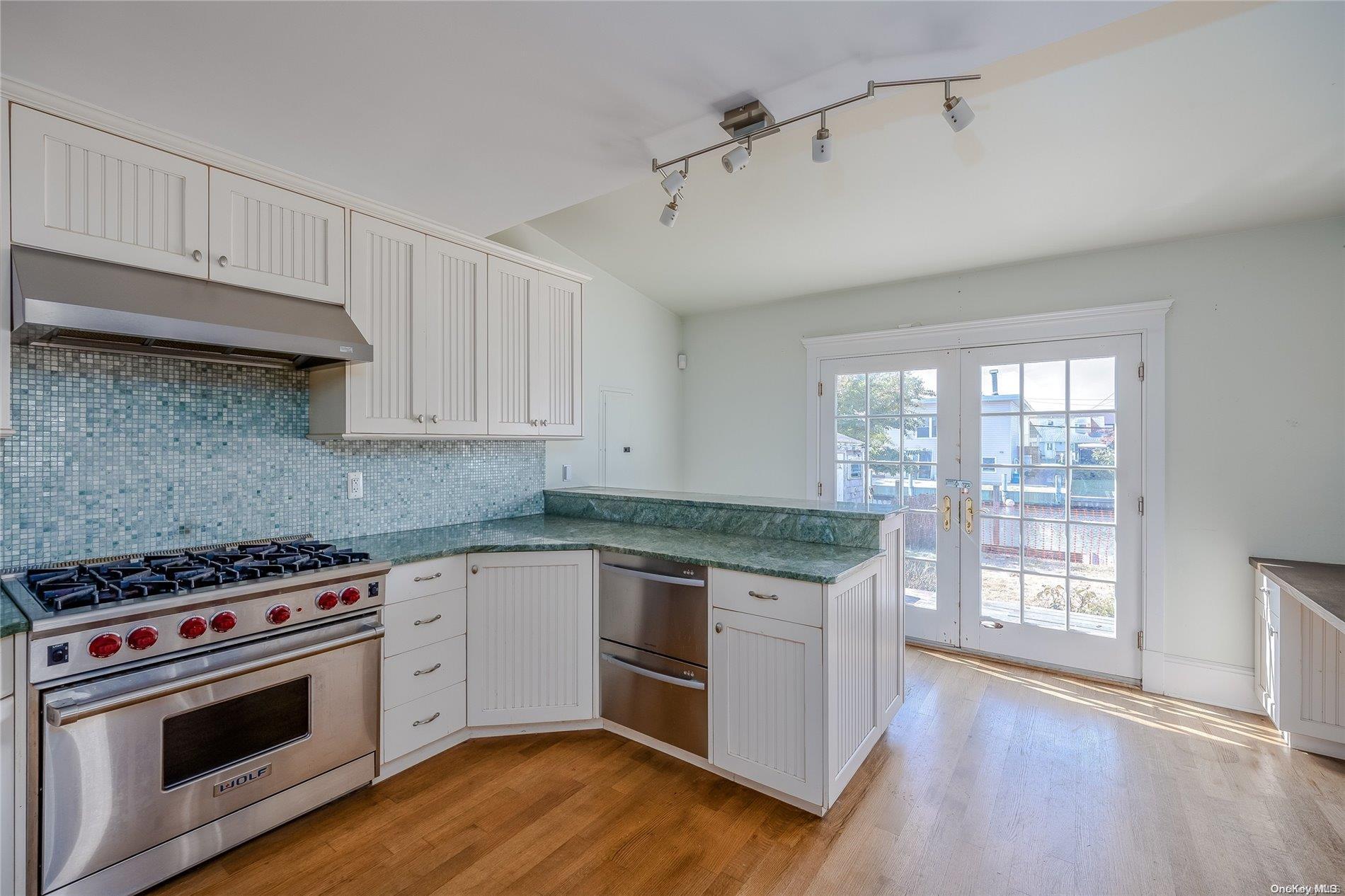 Single Family East  Suffolk County, NY 11726, MLS-L3590666-25