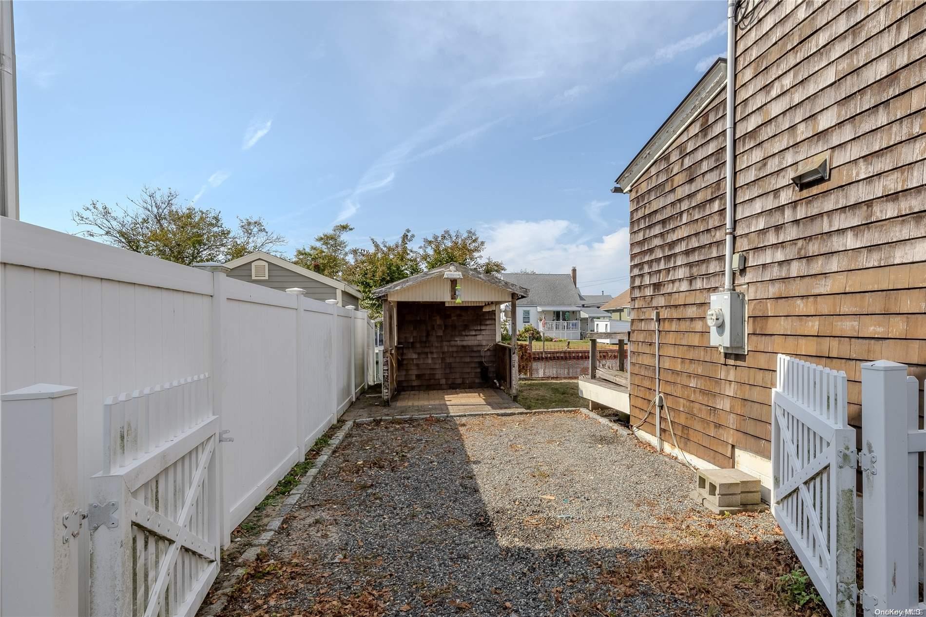 Single Family East  Suffolk County, NY 11726, MLS-L3590666-3