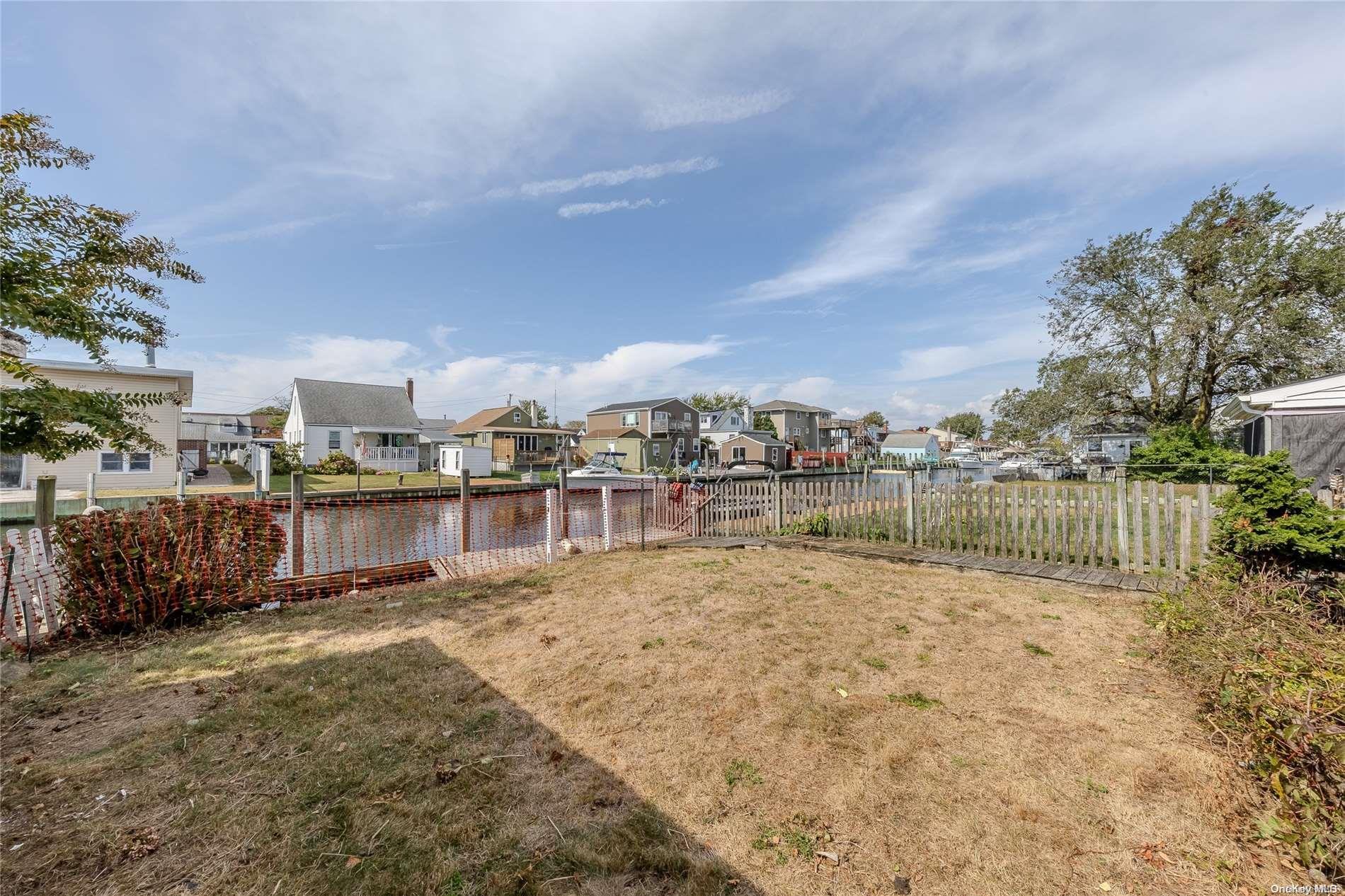 Single Family East  Suffolk County, NY 11726, MLS-L3590666-5