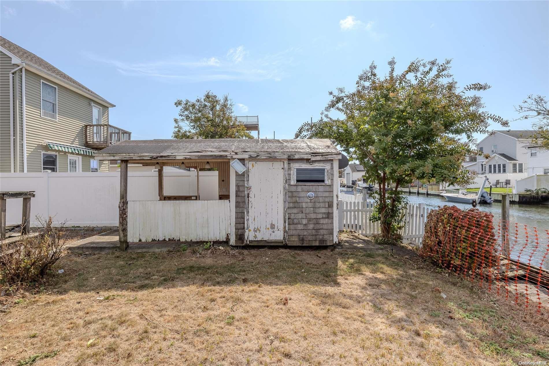 Single Family East  Suffolk County, NY 11726, MLS-L3590666-7