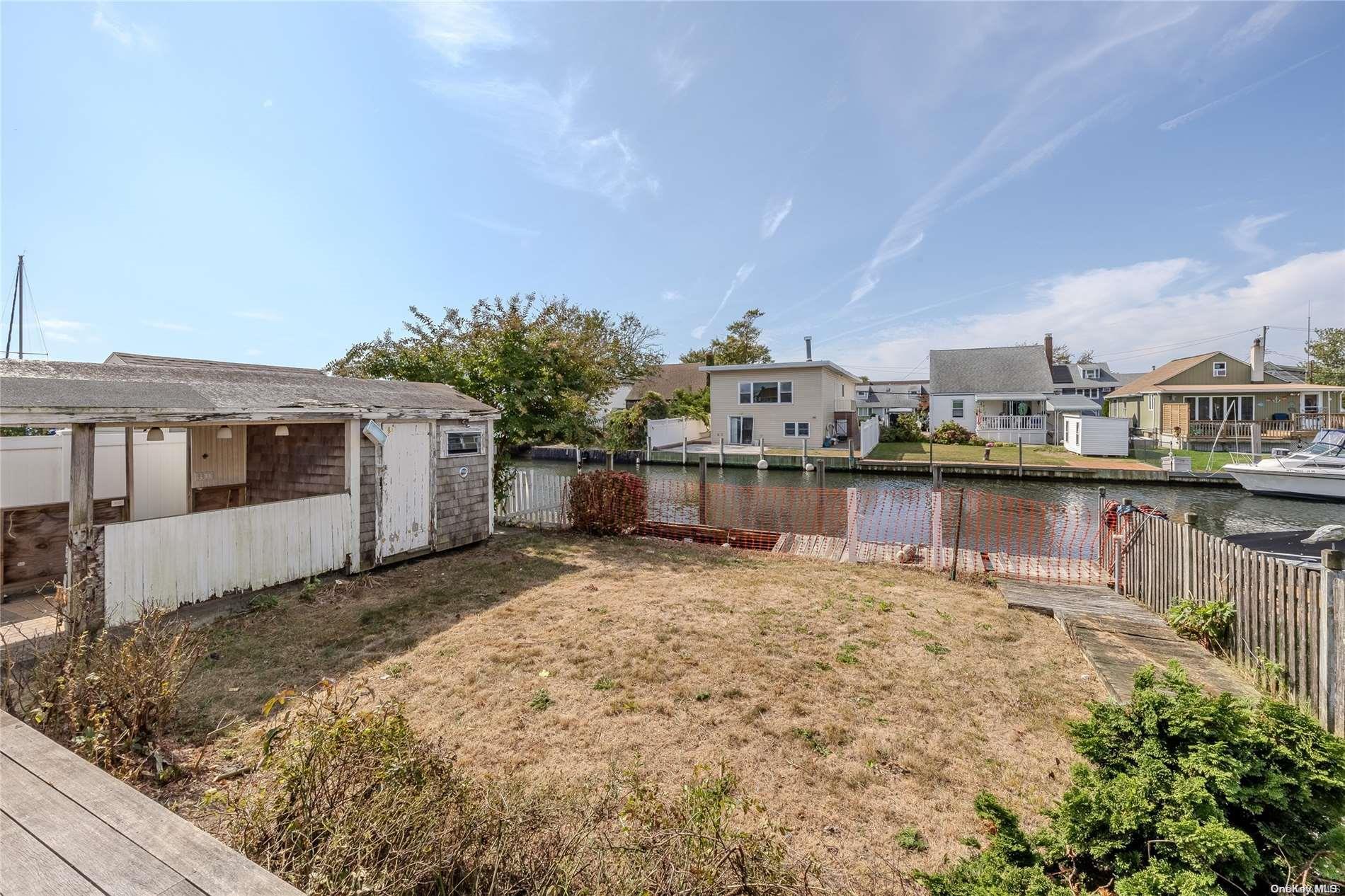 Single Family East  Suffolk County, NY 11726, MLS-L3590666-8