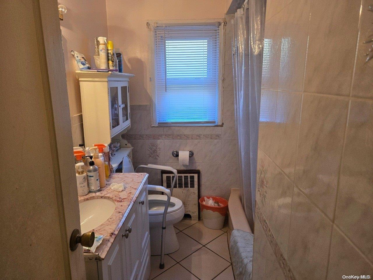 Single Family Marshall  Nassau County, NY 11550, MLS-L3590669-4