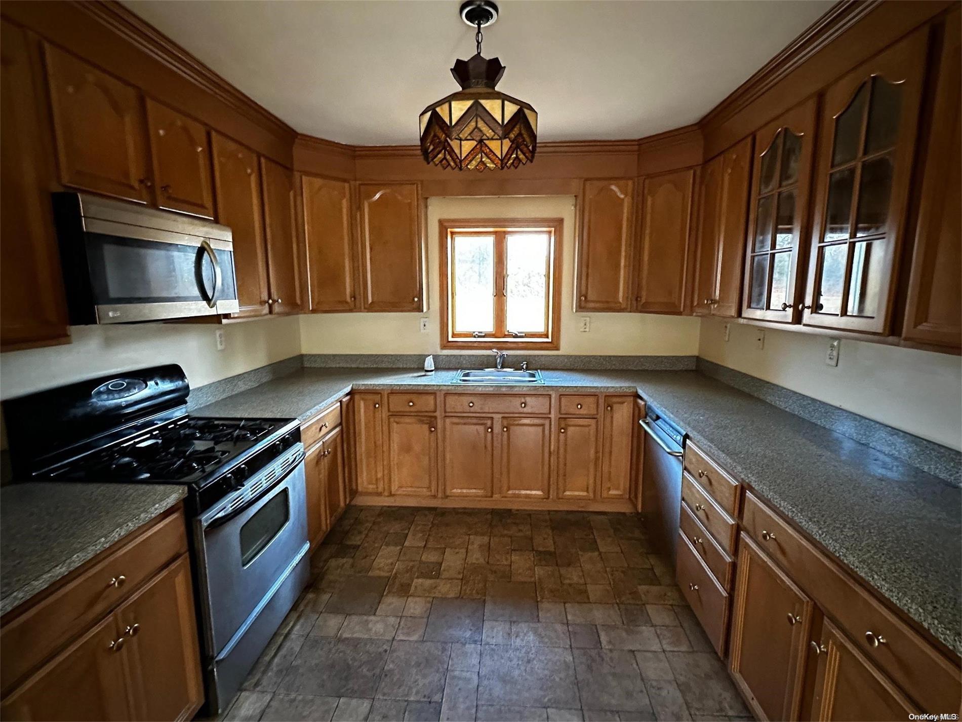 Single Family River Suffolk County, NY 11933, MLS-L3590714-9