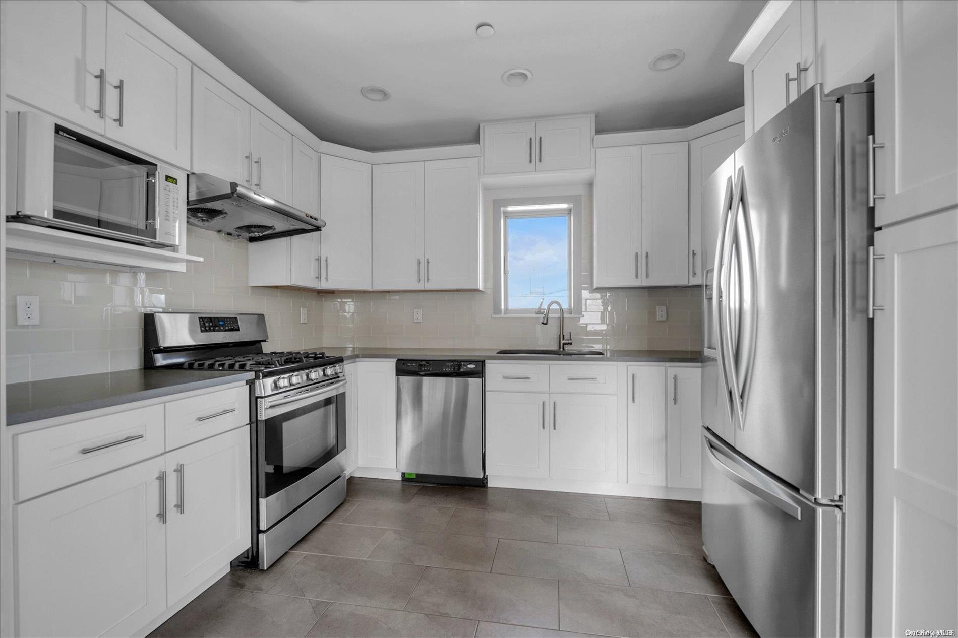 Single Family 95th  Queens, NY 11414, MLS-L3590847-4