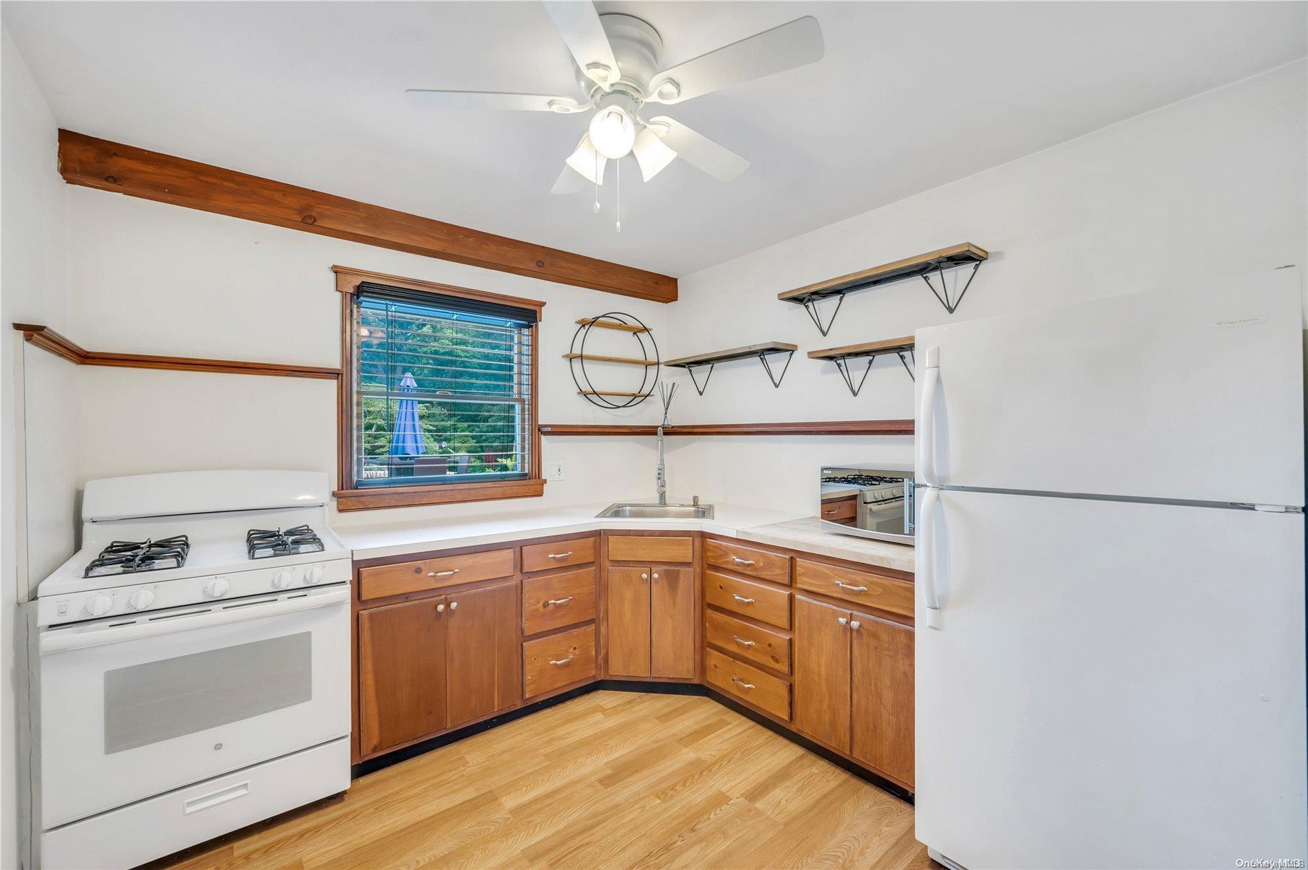 Single Family Bruce  Suffolk County, NY 11754, MLS-L3590957-25