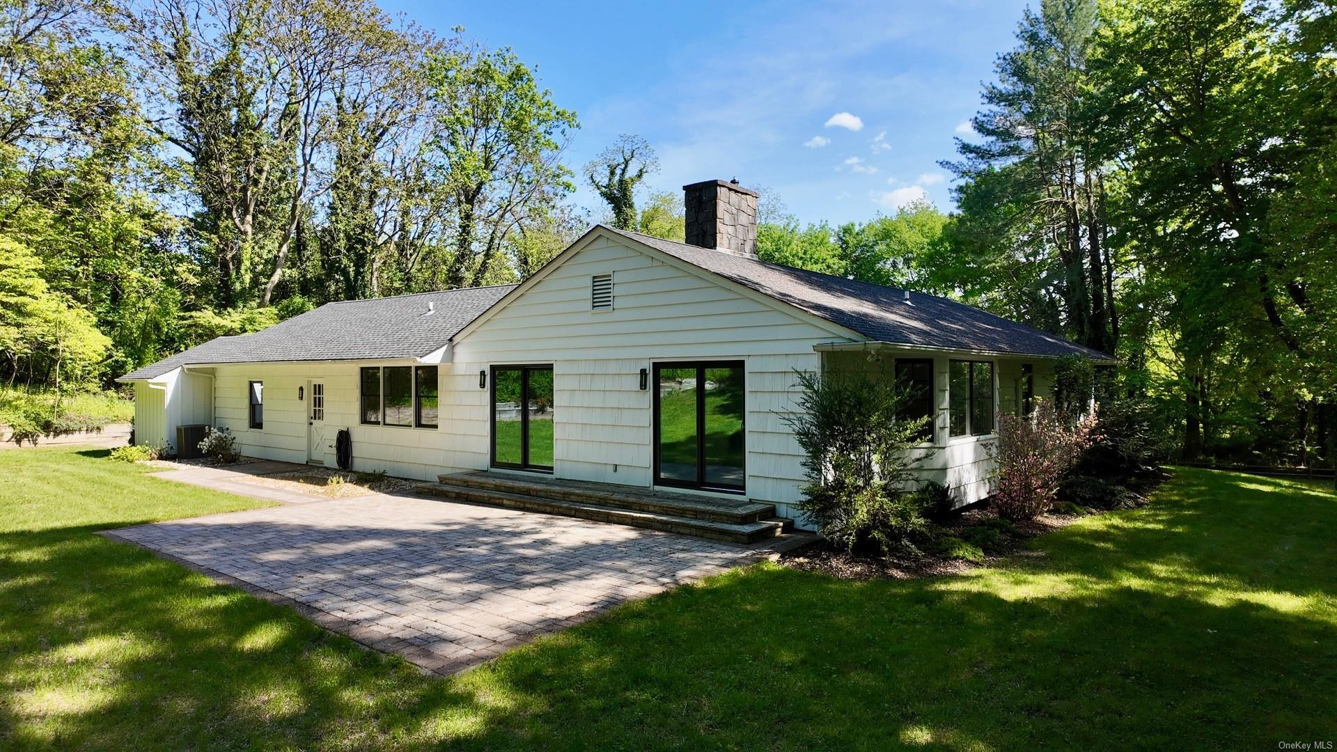 Single Family Woodbury  Suffolk County, NY 11724, MLS-L3591027-10