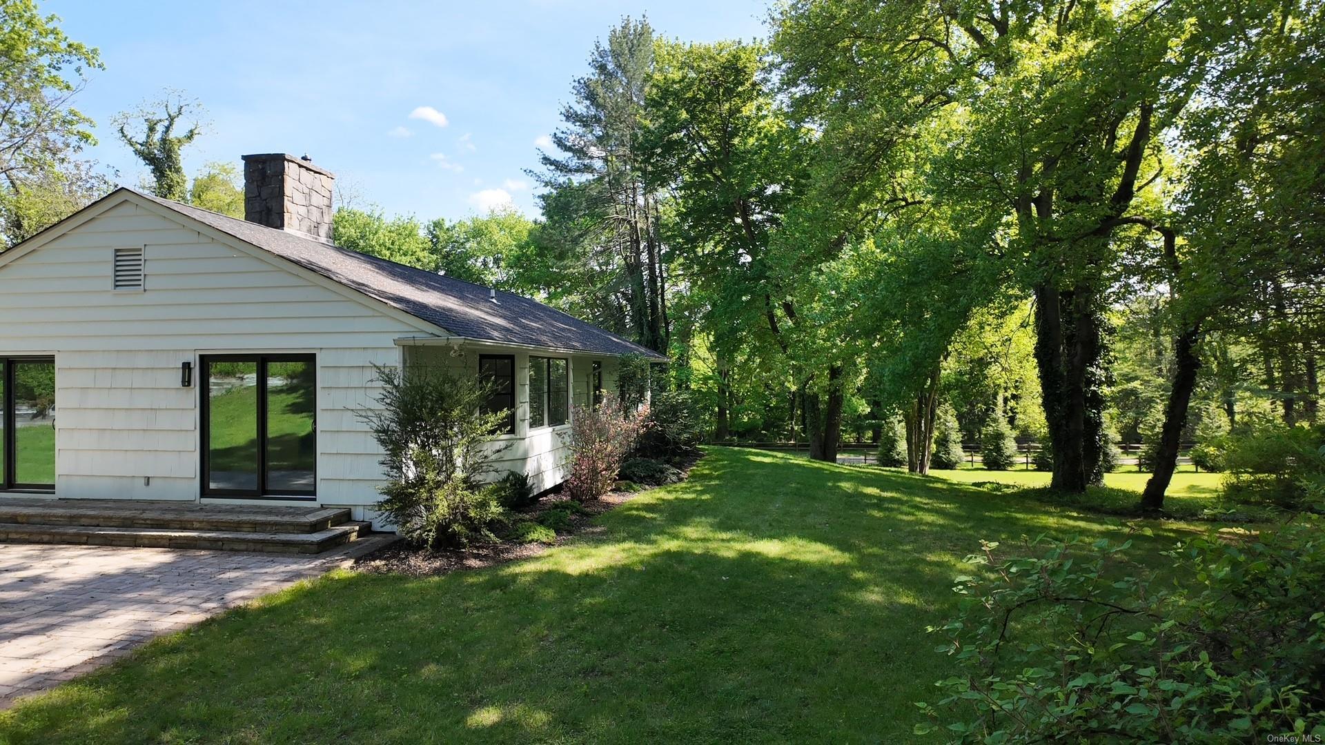 Single Family Woodbury  Suffolk County, NY 11724, MLS-L3591027-11