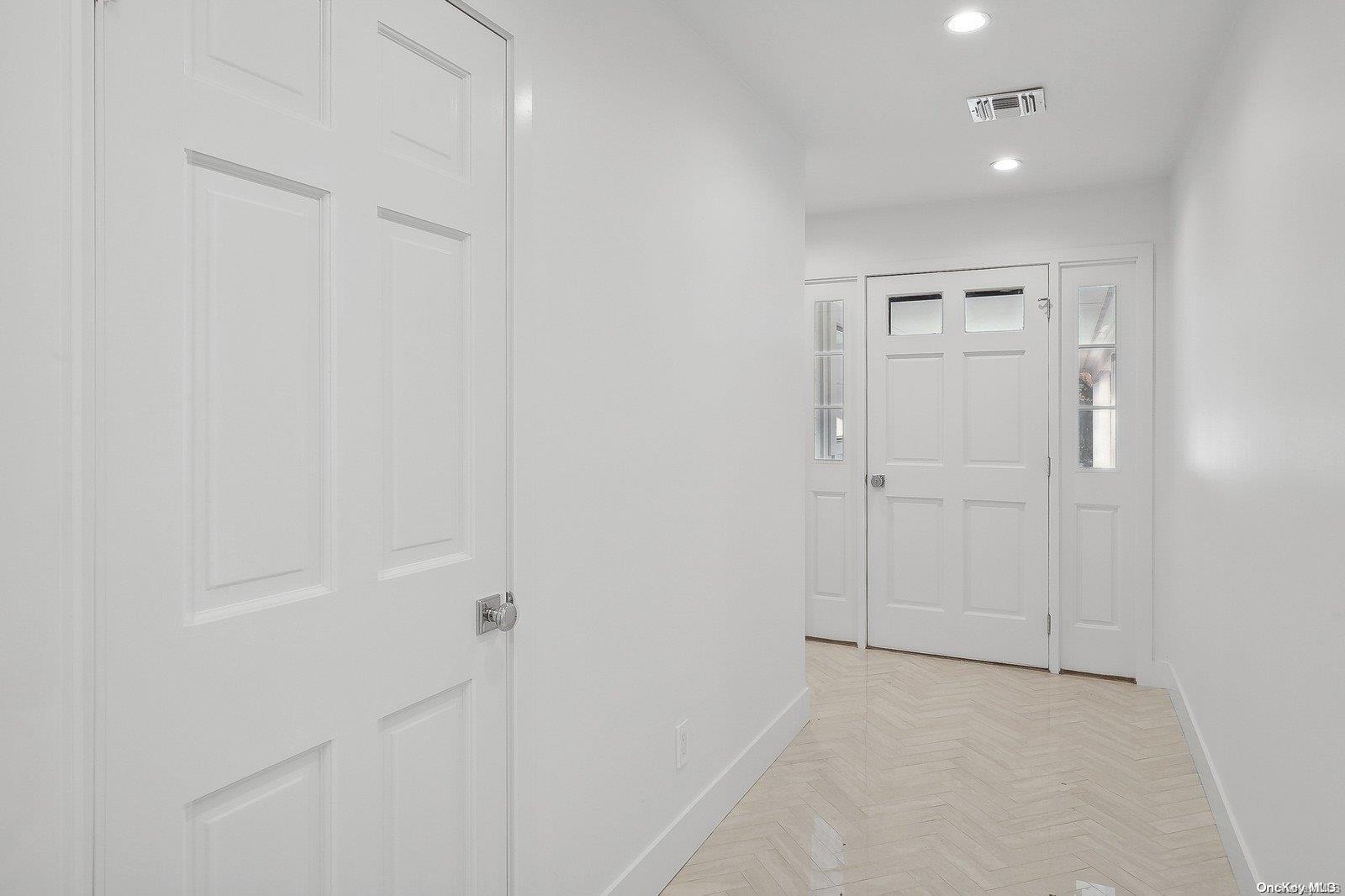 Single Family Woodbury  Suffolk County, NY 11724, MLS-L3591027-3