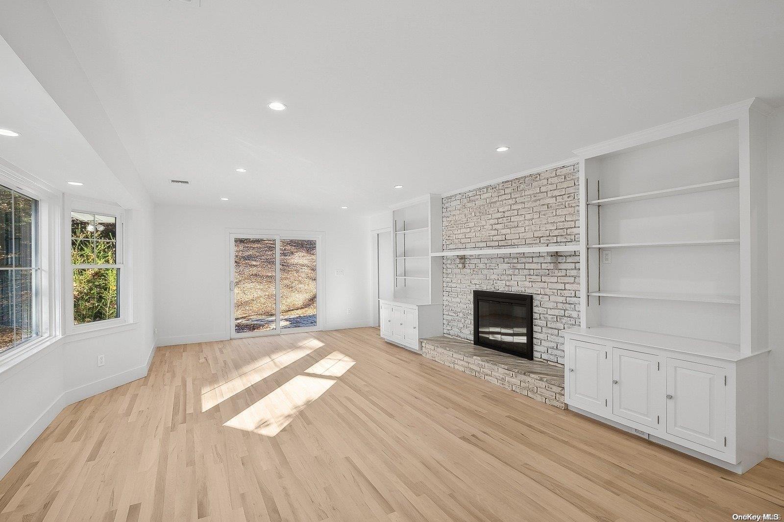 Single Family Woodbury  Suffolk County, NY 11724, MLS-L3591027-6