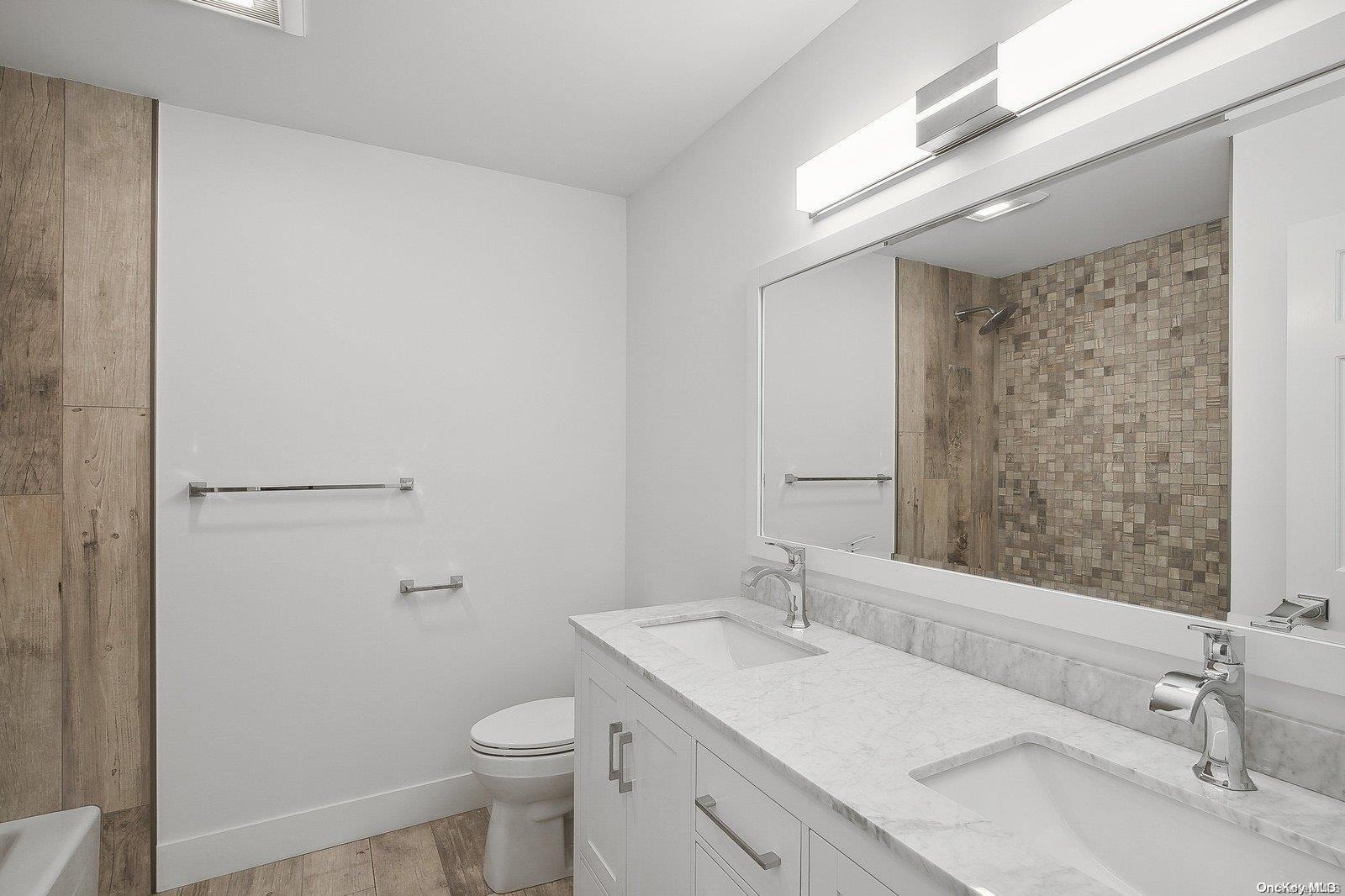 Single Family Woodbury  Suffolk County, NY 11724, MLS-L3591027-7