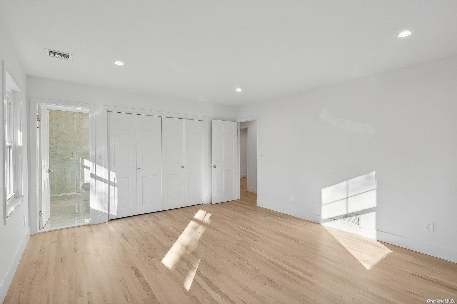 Single Family Woodbury  Suffolk County, NY 11724, MLS-L3591027-8