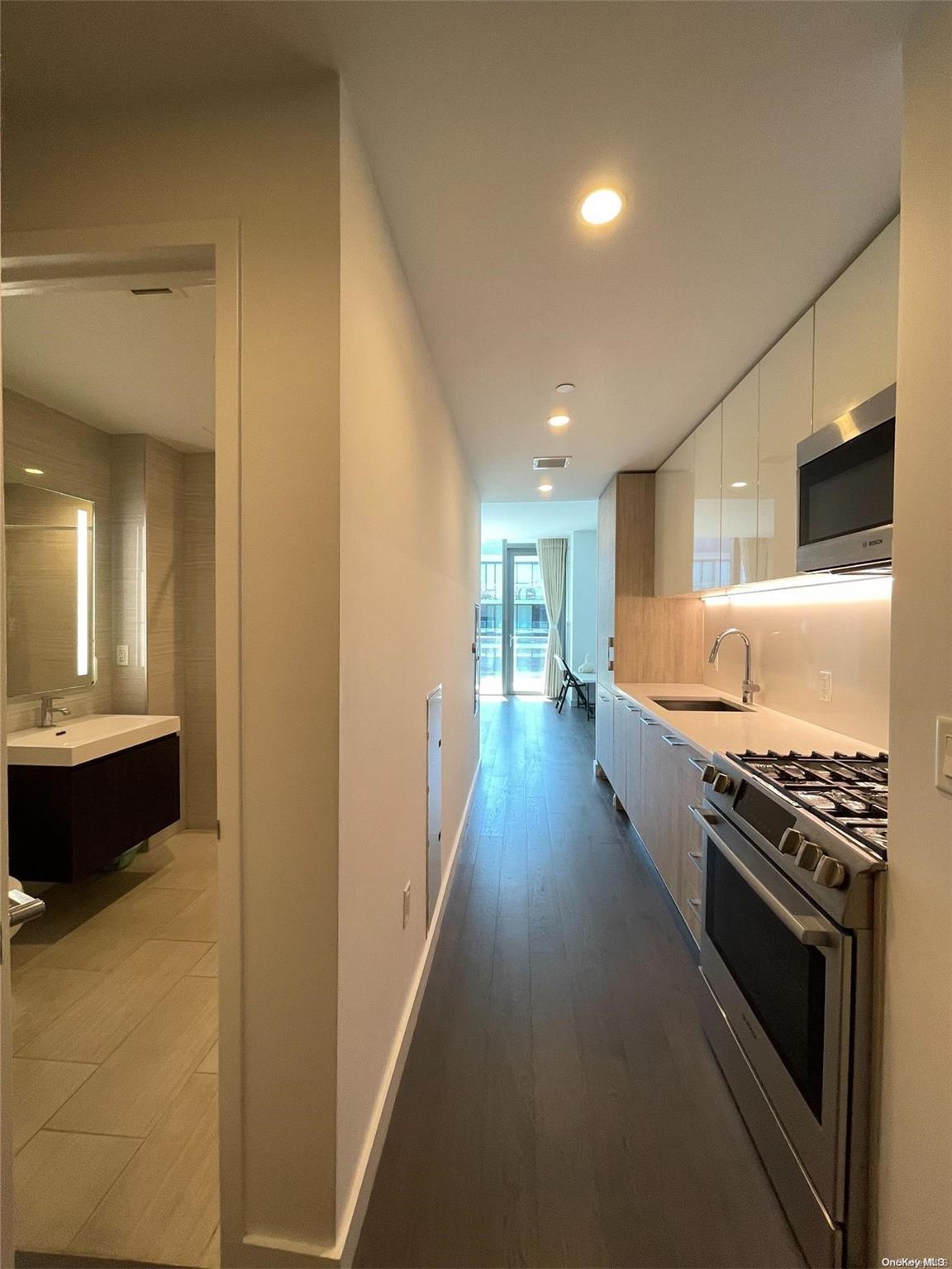 Condo 40th  Queens, NY 11354, MLS-L3591155-5