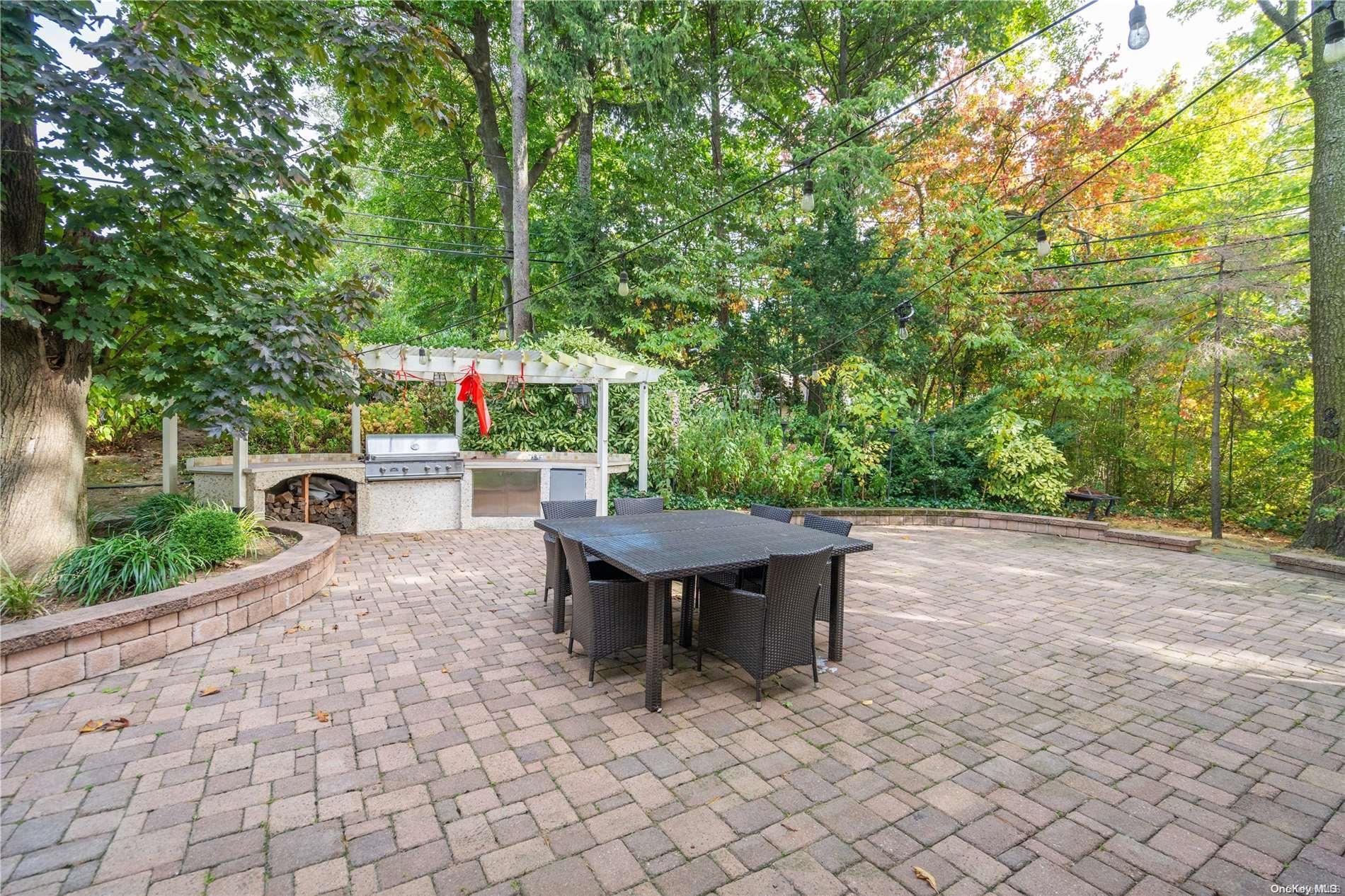 Single Family The Poplars  Nassau County, NY 11576, MLS-L3591230-33