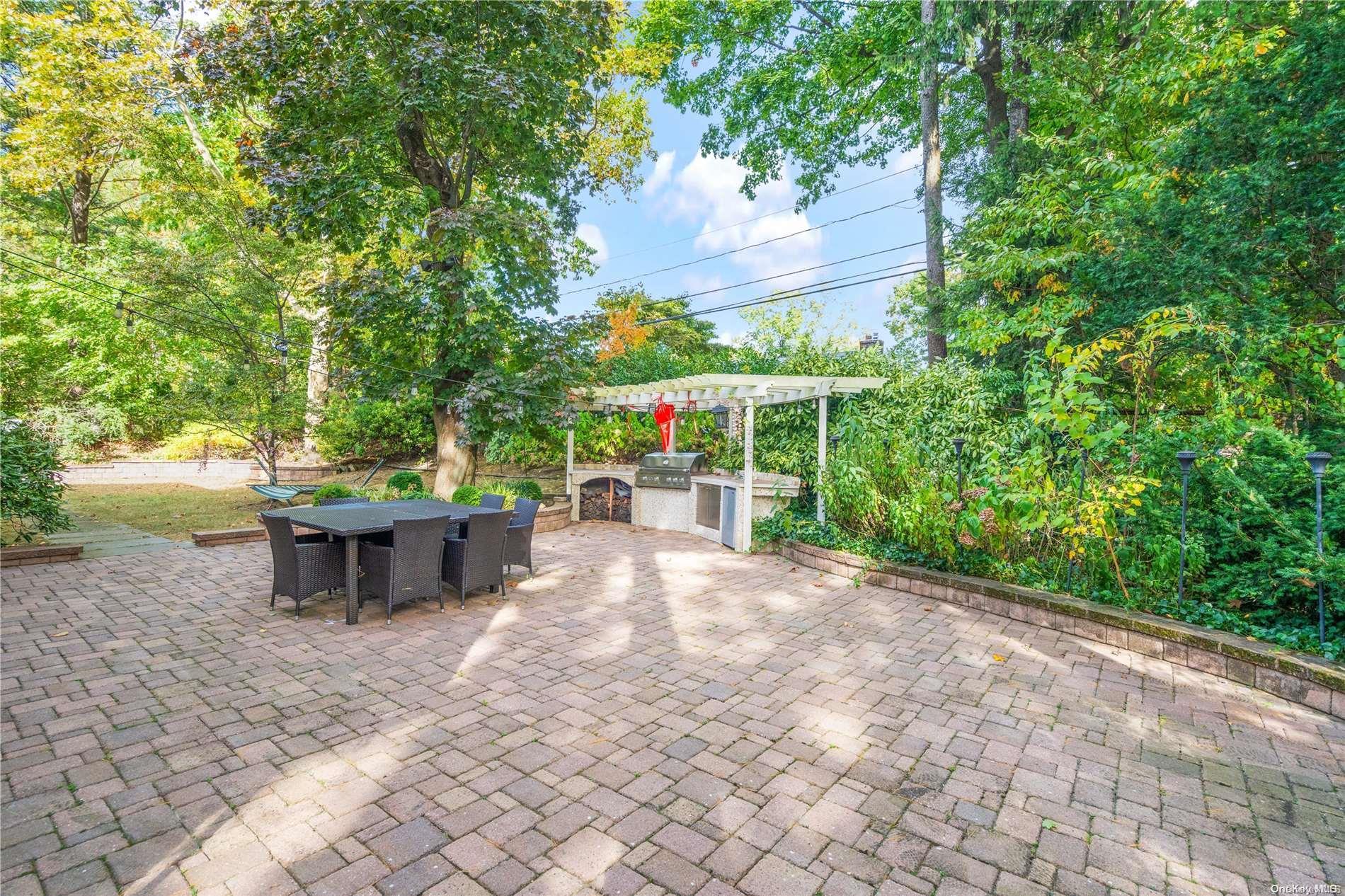 Single Family The Poplars  Nassau County, NY 11576, MLS-L3591230-34