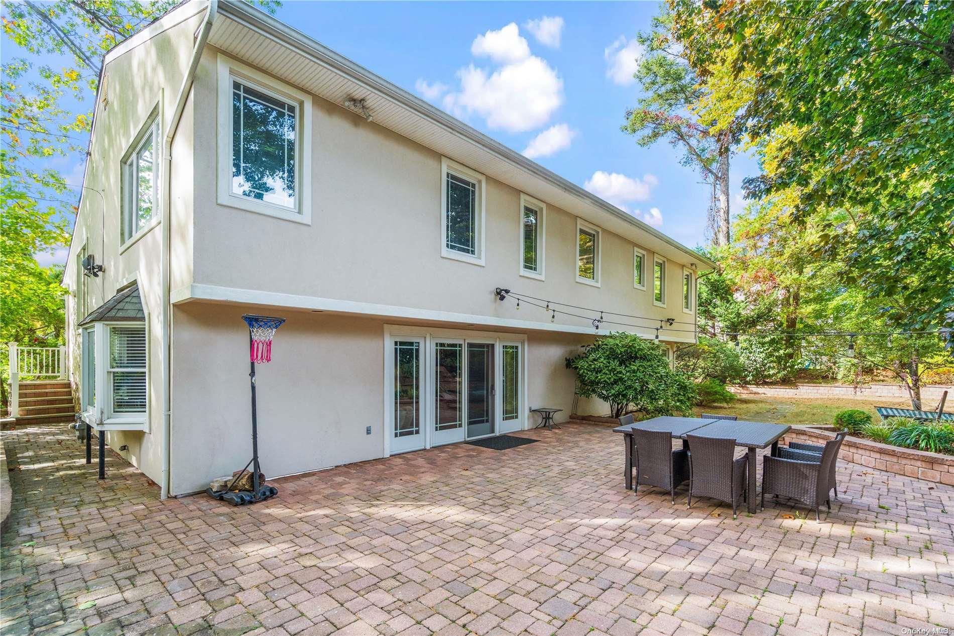 Single Family The Poplars  Nassau County, NY 11576, MLS-L3591230-35