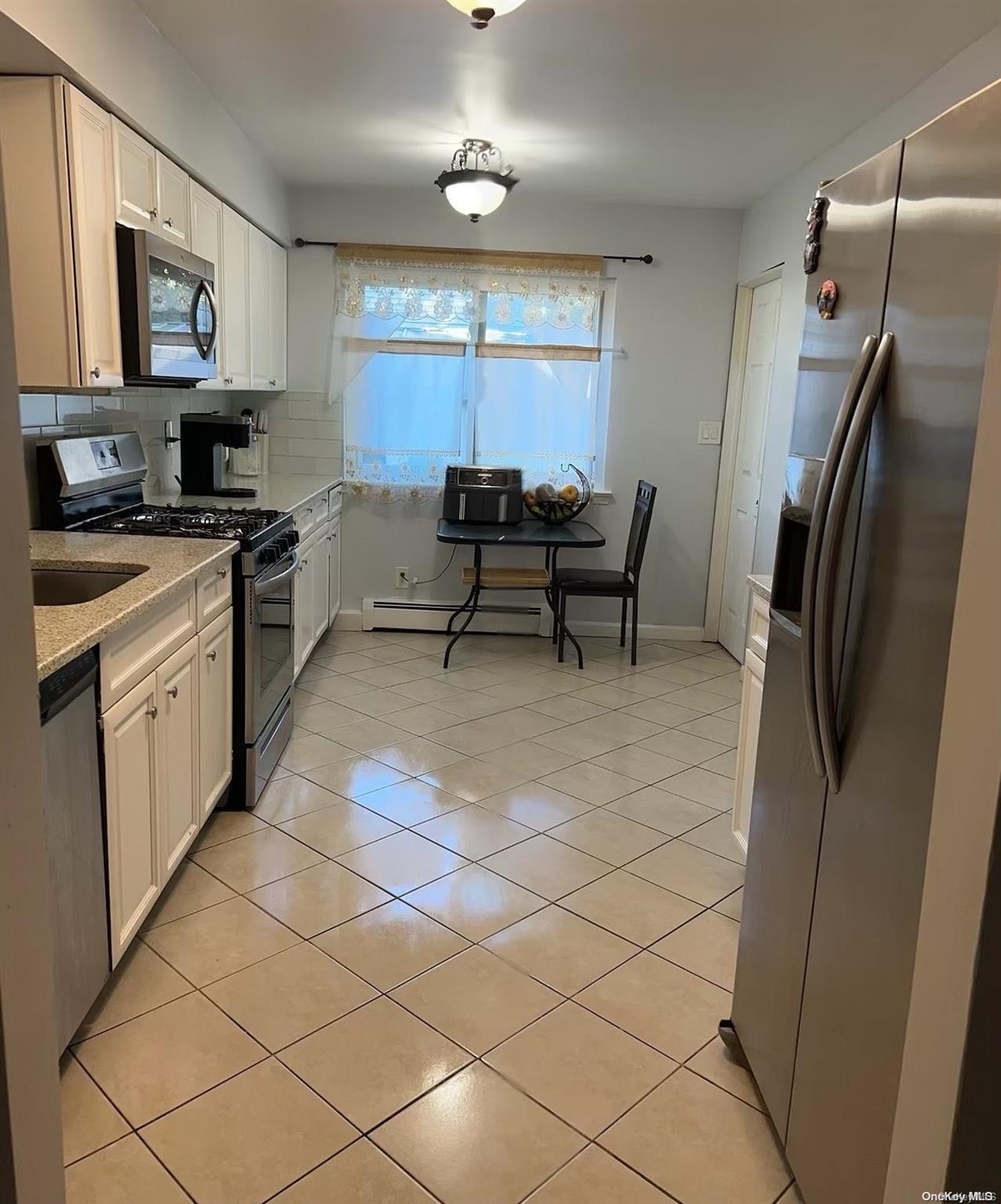 Single Family Acorn  Suffolk County, NY 11722, MLS-L3591289-10