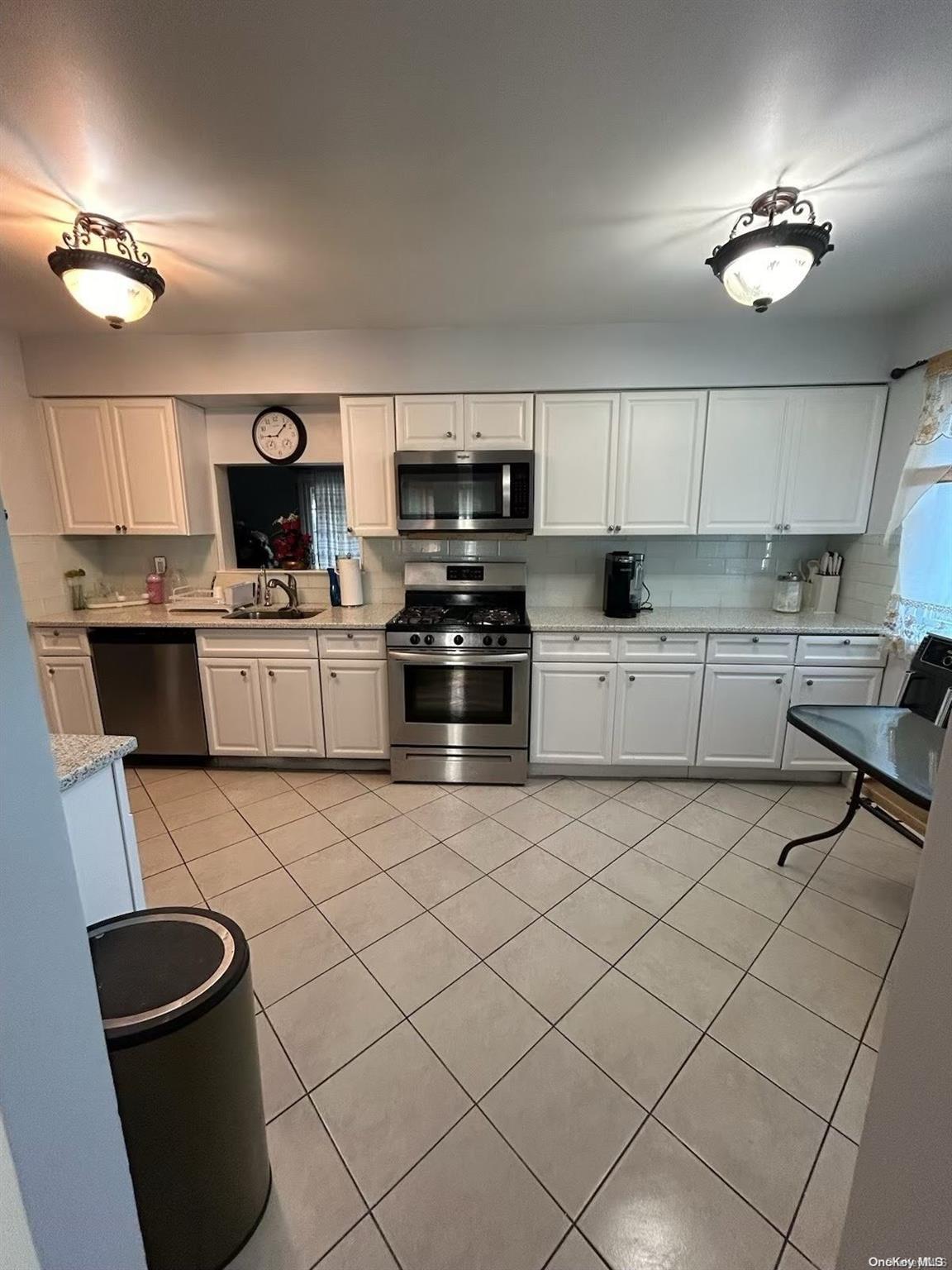 Single Family Acorn  Suffolk County, NY 11722, MLS-L3591289-11