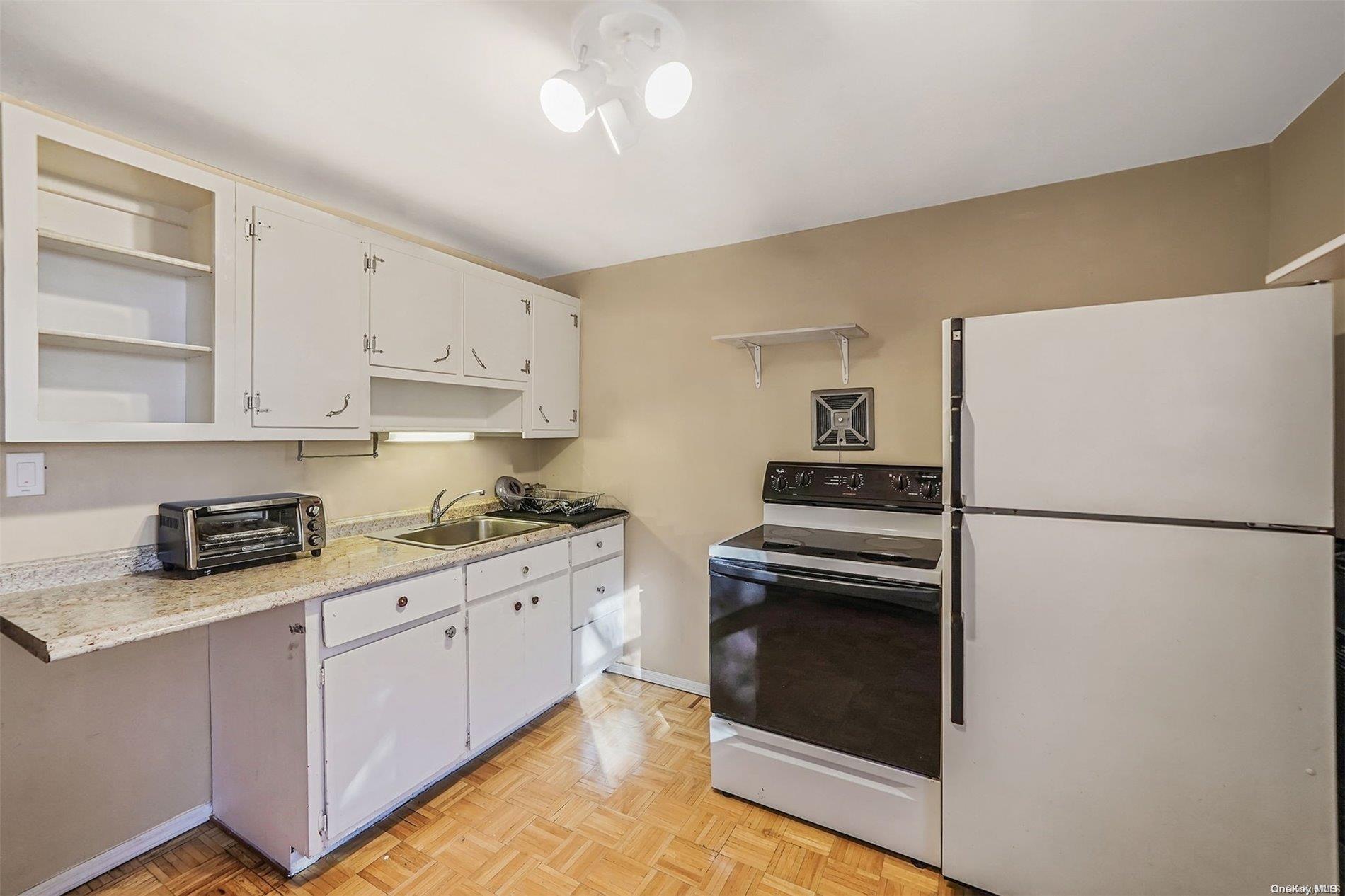 Single Family Marchant  Suffolk County, NY 11780, MLS-L3591496-19