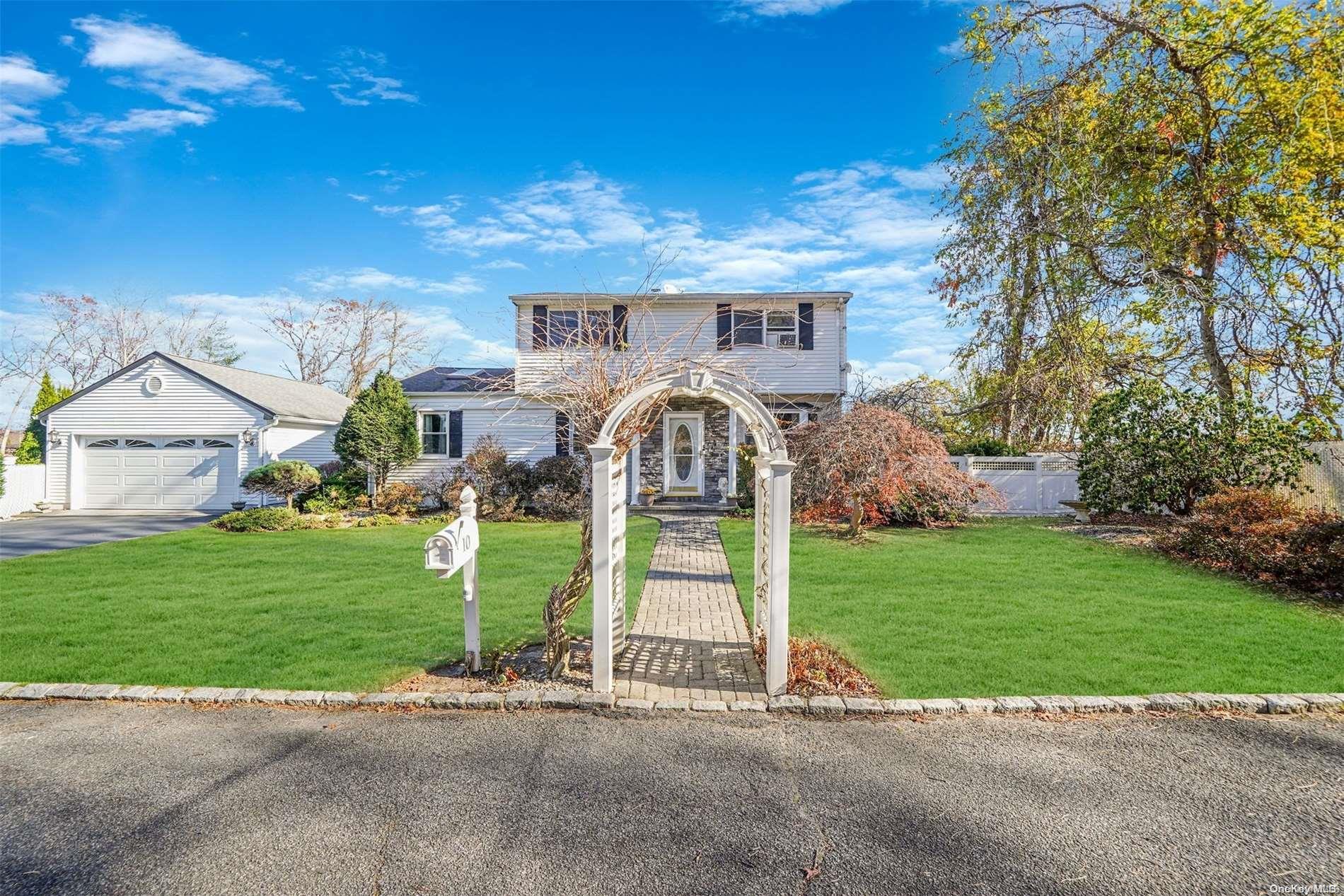 Single Family Marchant  Suffolk County, NY 11780, MLS-L3591496-2