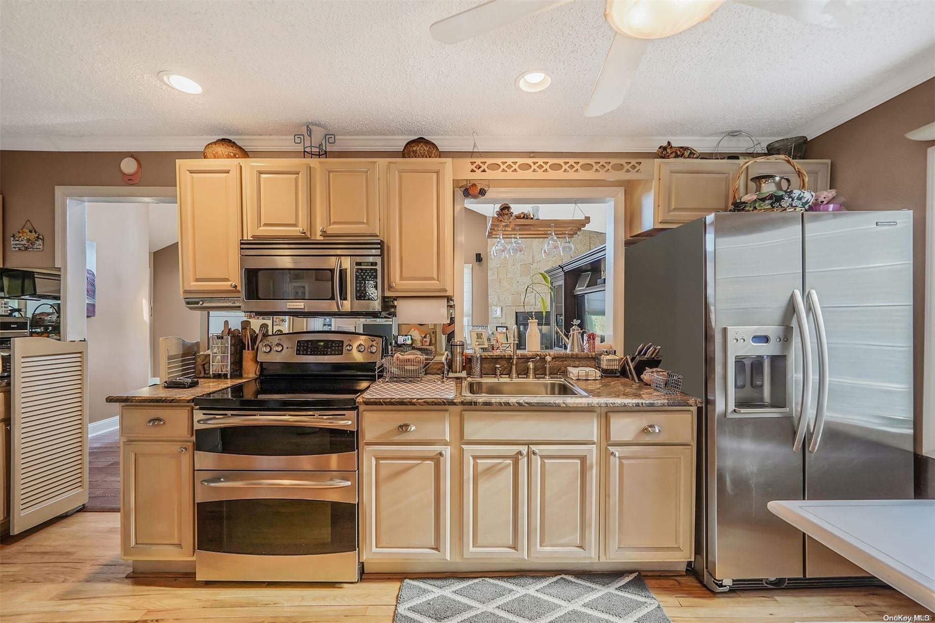 Single Family Marchant  Suffolk County, NY 11780, MLS-L3591496-9