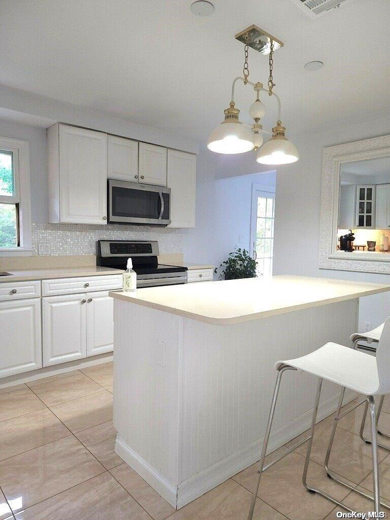 Single Family Westerly  Suffolk County, NY 11946, MLS-L3591815-18