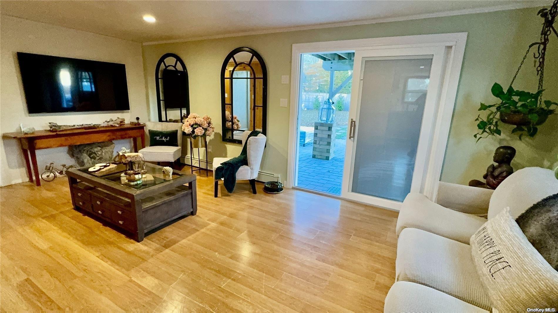 Single Family Westerly  Suffolk County, NY 11946, MLS-L3591815-21