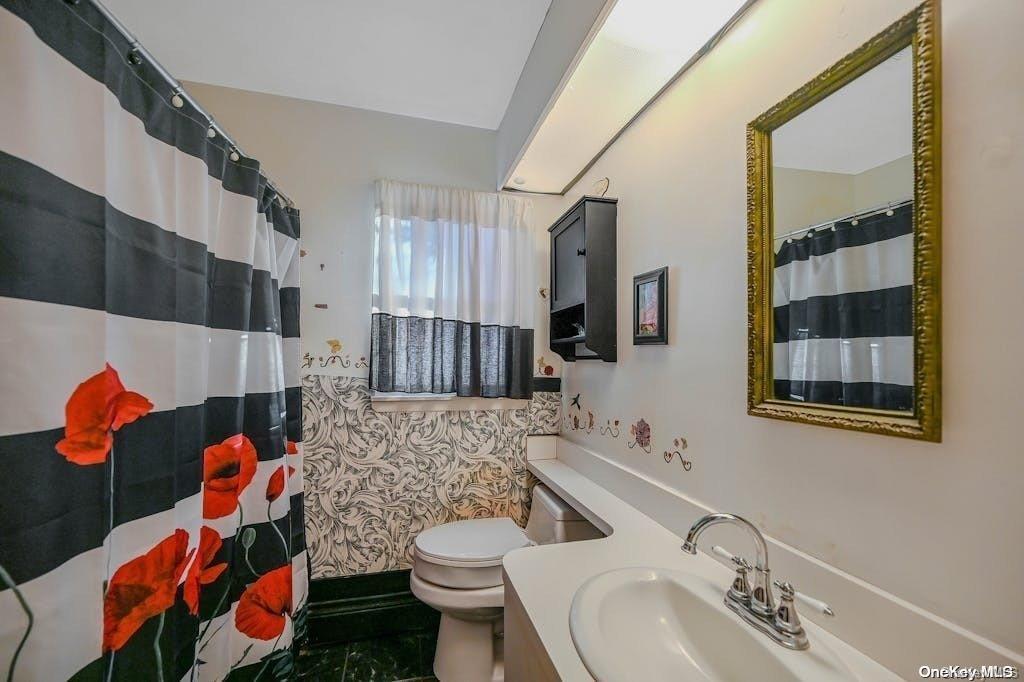 Single Family Birch Hollow  Suffolk County, NY 11967, MLS-L3591859-15