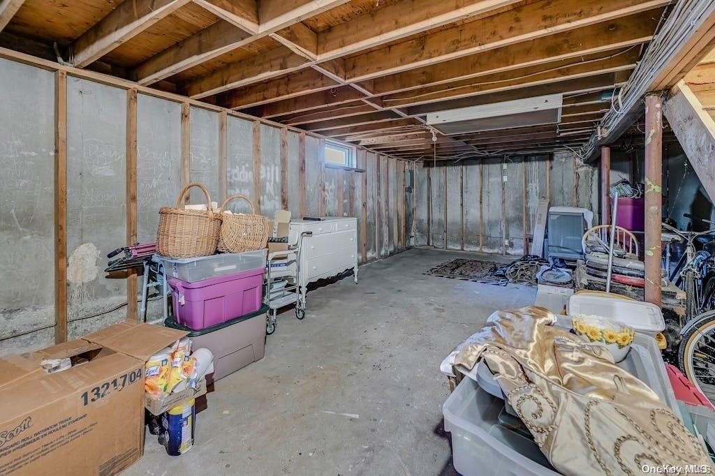 Single Family Birch Hollow  Suffolk County, NY 11967, MLS-L3591859-16