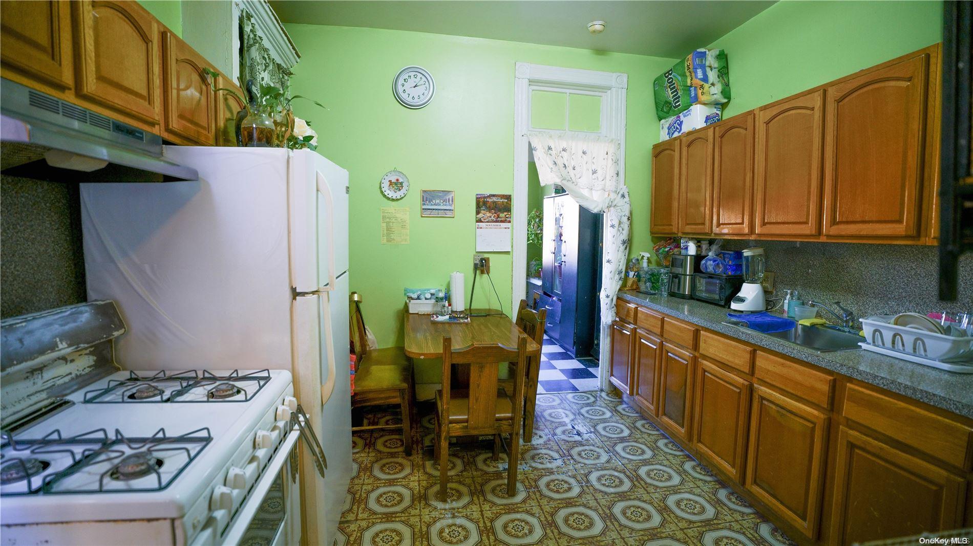 Coop Broadway  Brooklyn, NY 11206, MLS-L3592146-9