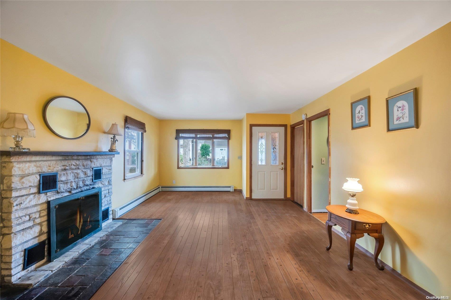 Single Family 2nd  Suffolk County, NY 11779, MLS-L3592194-11