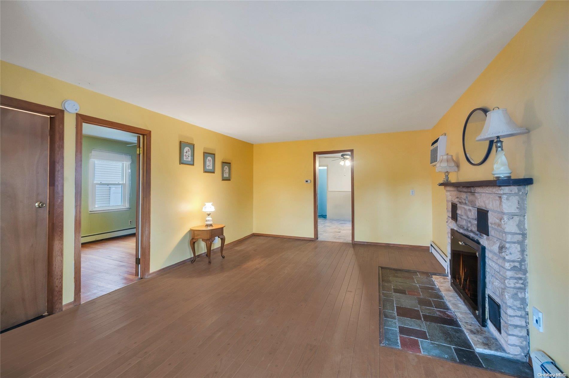 Single Family 2nd  Suffolk County, NY 11779, MLS-L3592194-12