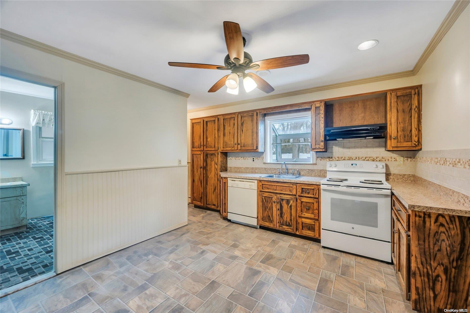 Single Family 2nd  Suffolk County, NY 11779, MLS-L3592194-13