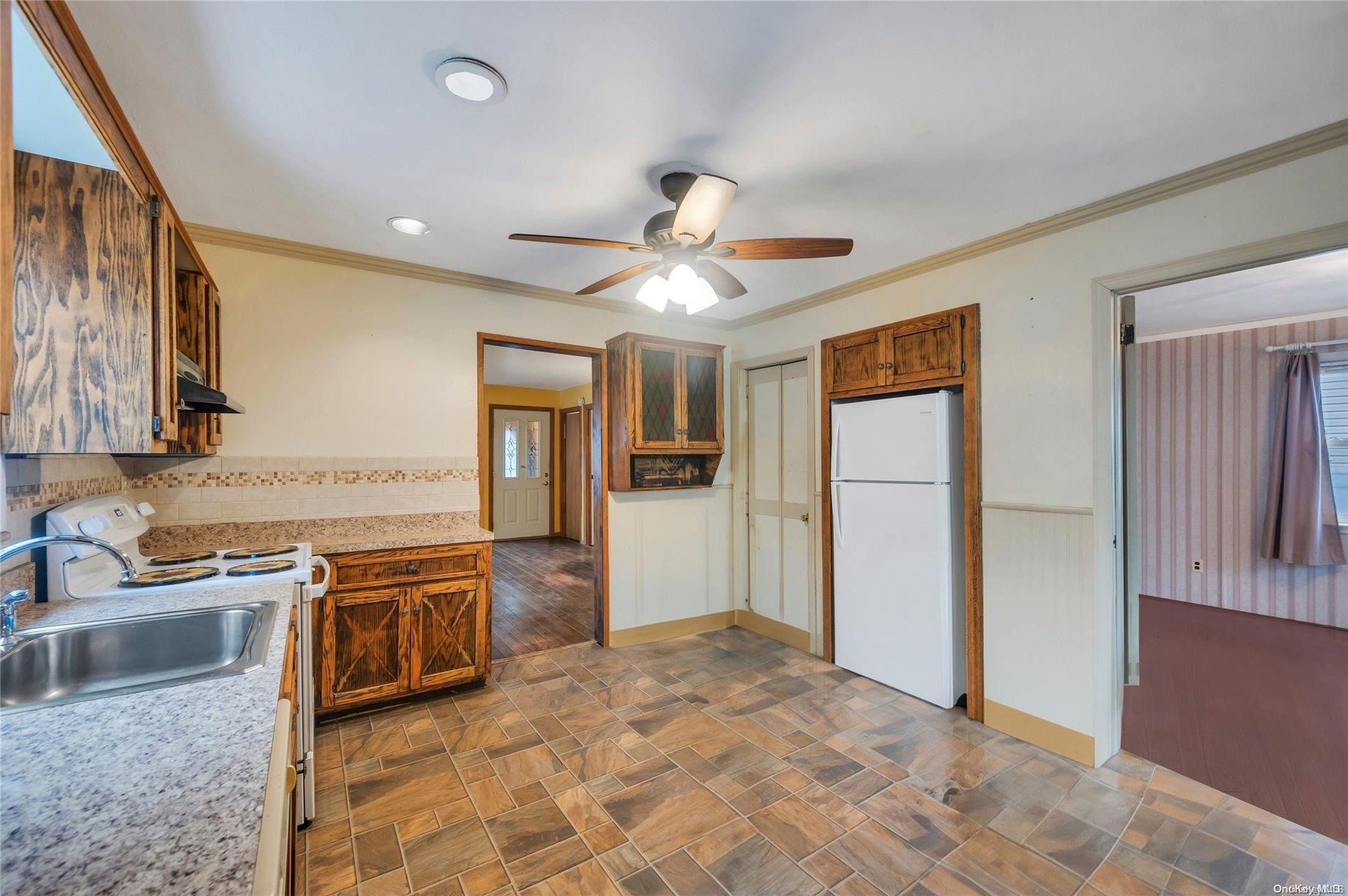 Single Family 2nd  Suffolk County, NY 11779, MLS-L3592194-16