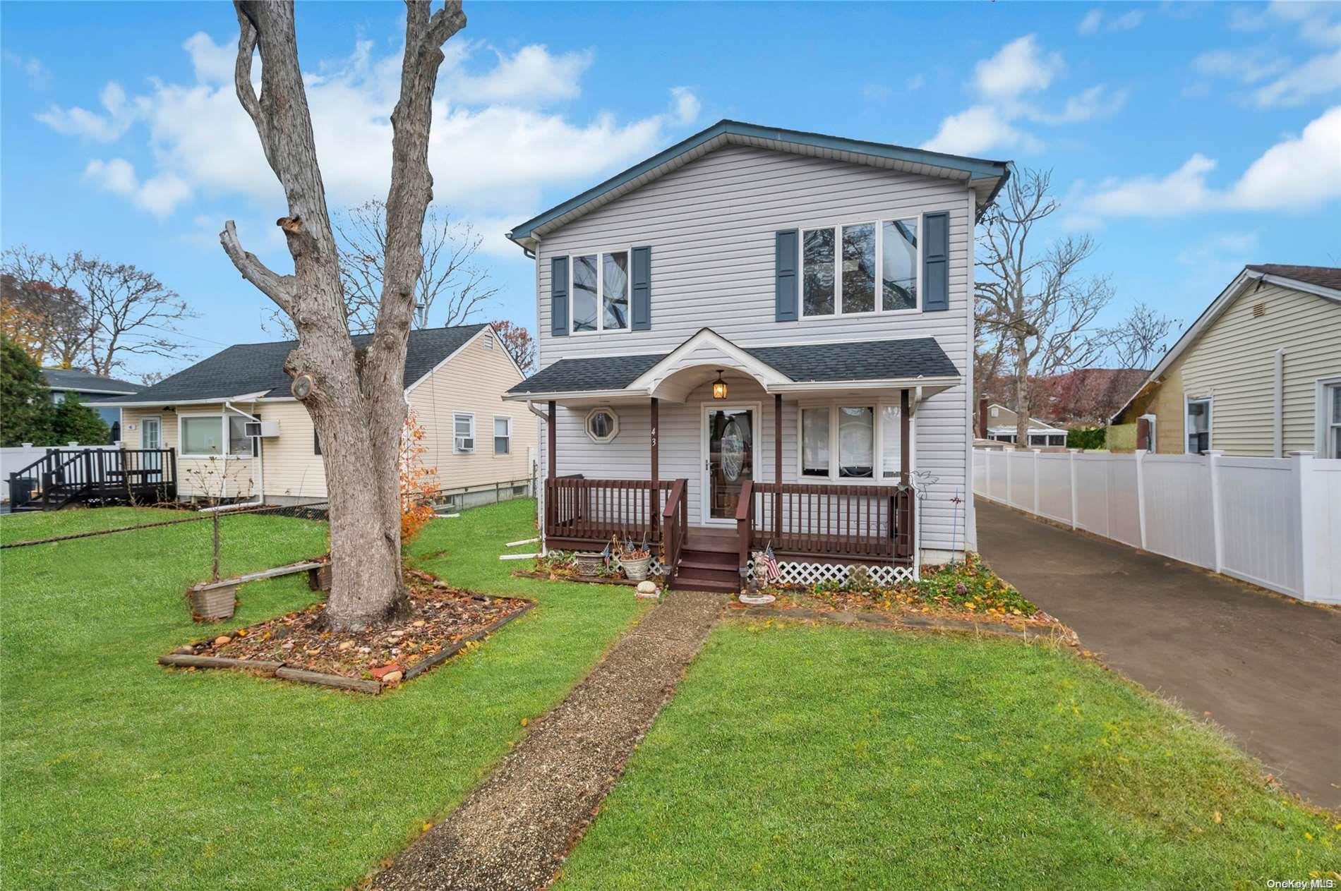 Single Family 2nd  Suffolk County, NY 11779, MLS-L3592194-2