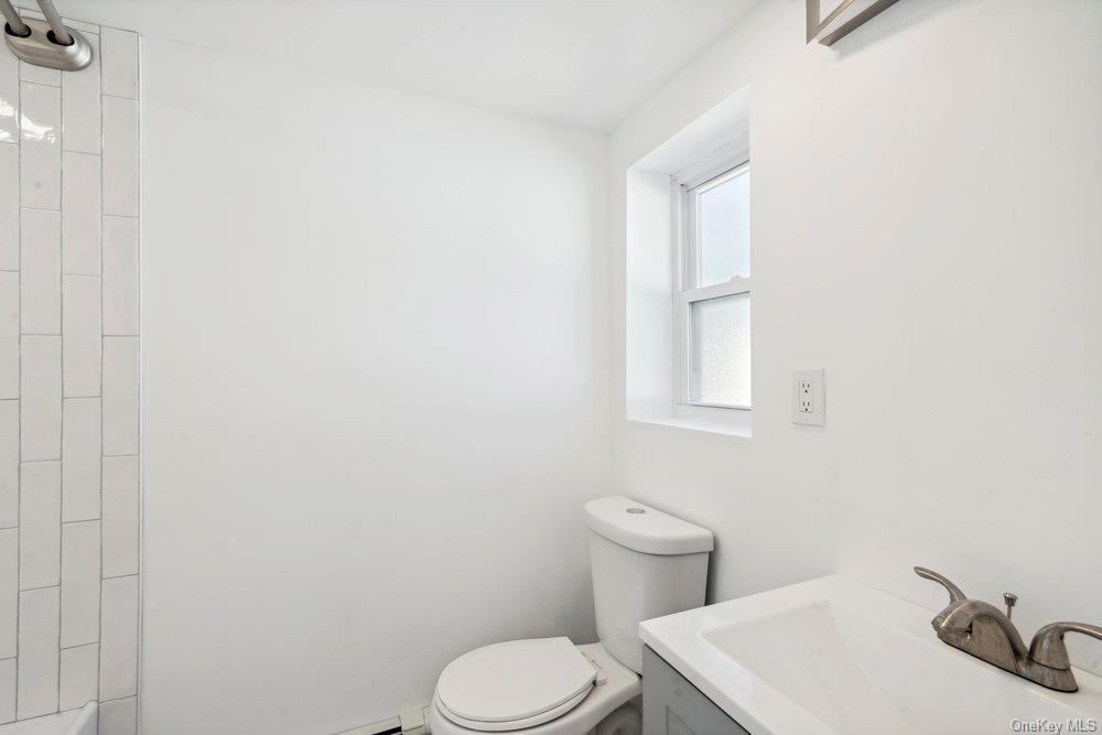 Single Family Floyd  Suffolk County, NY 11729, MLS-L3592328-12