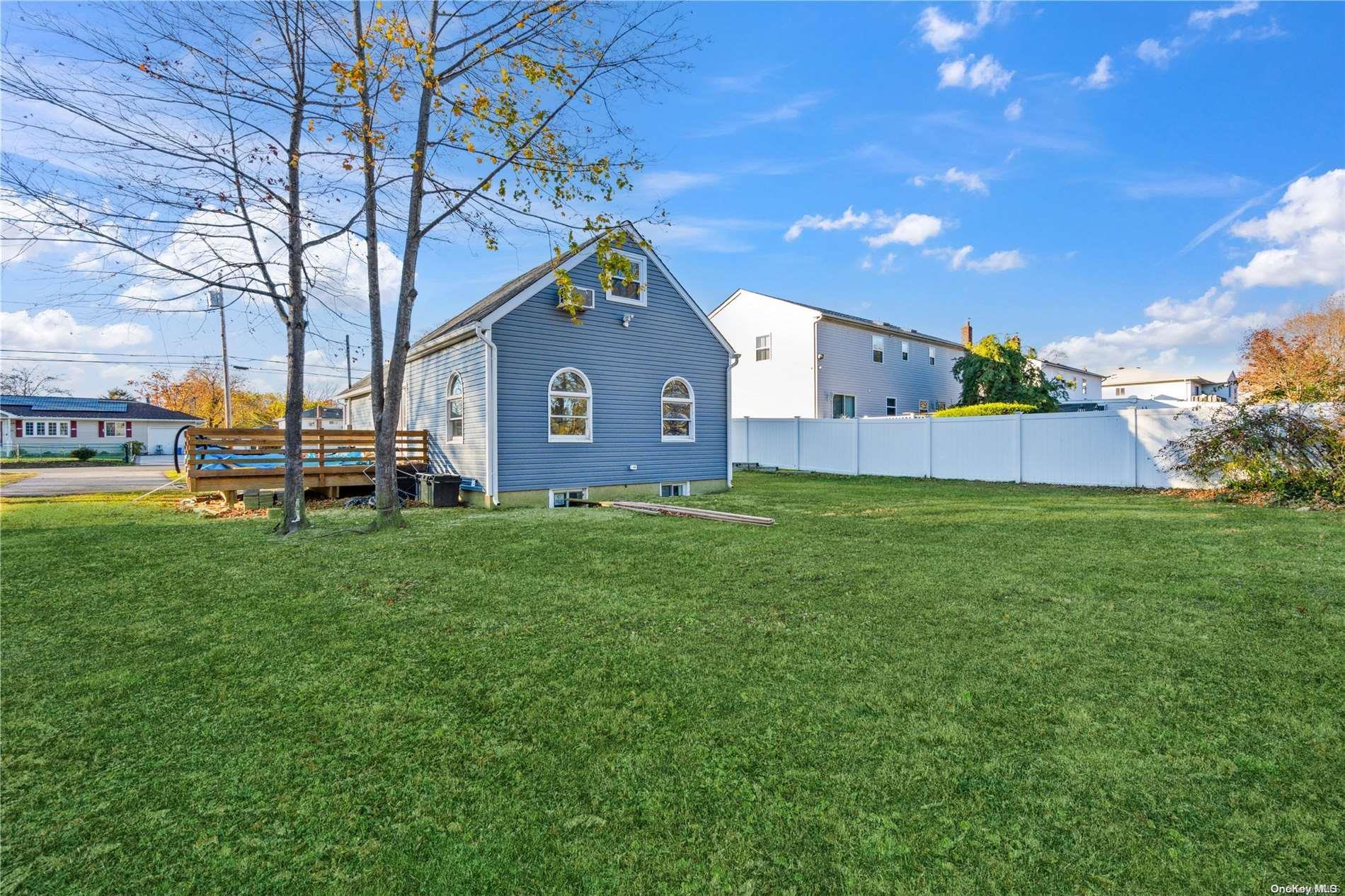 Single Family Floyd  Suffolk County, NY 11729, MLS-L3592328-14