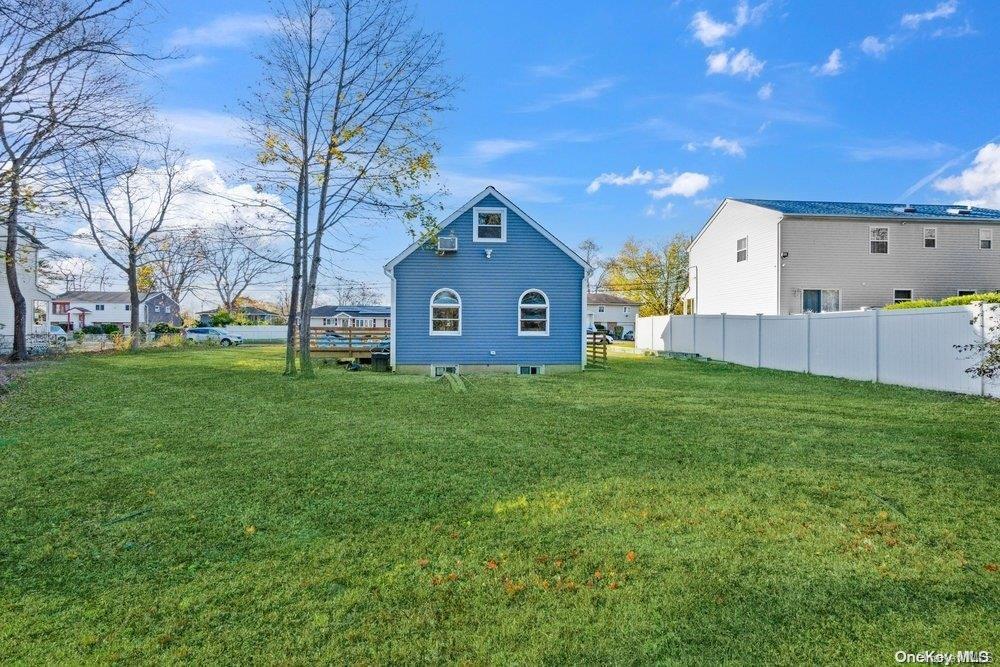 Single Family Floyd  Suffolk County, NY 11729, MLS-L3592328-16