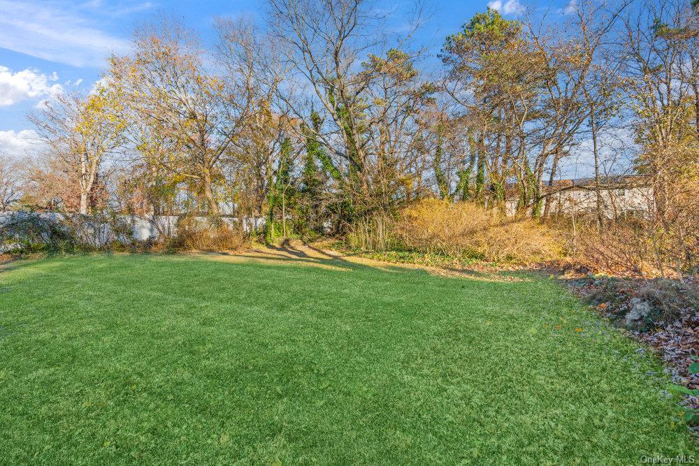 Single Family Floyd  Suffolk County, NY 11729, MLS-L3592328-17